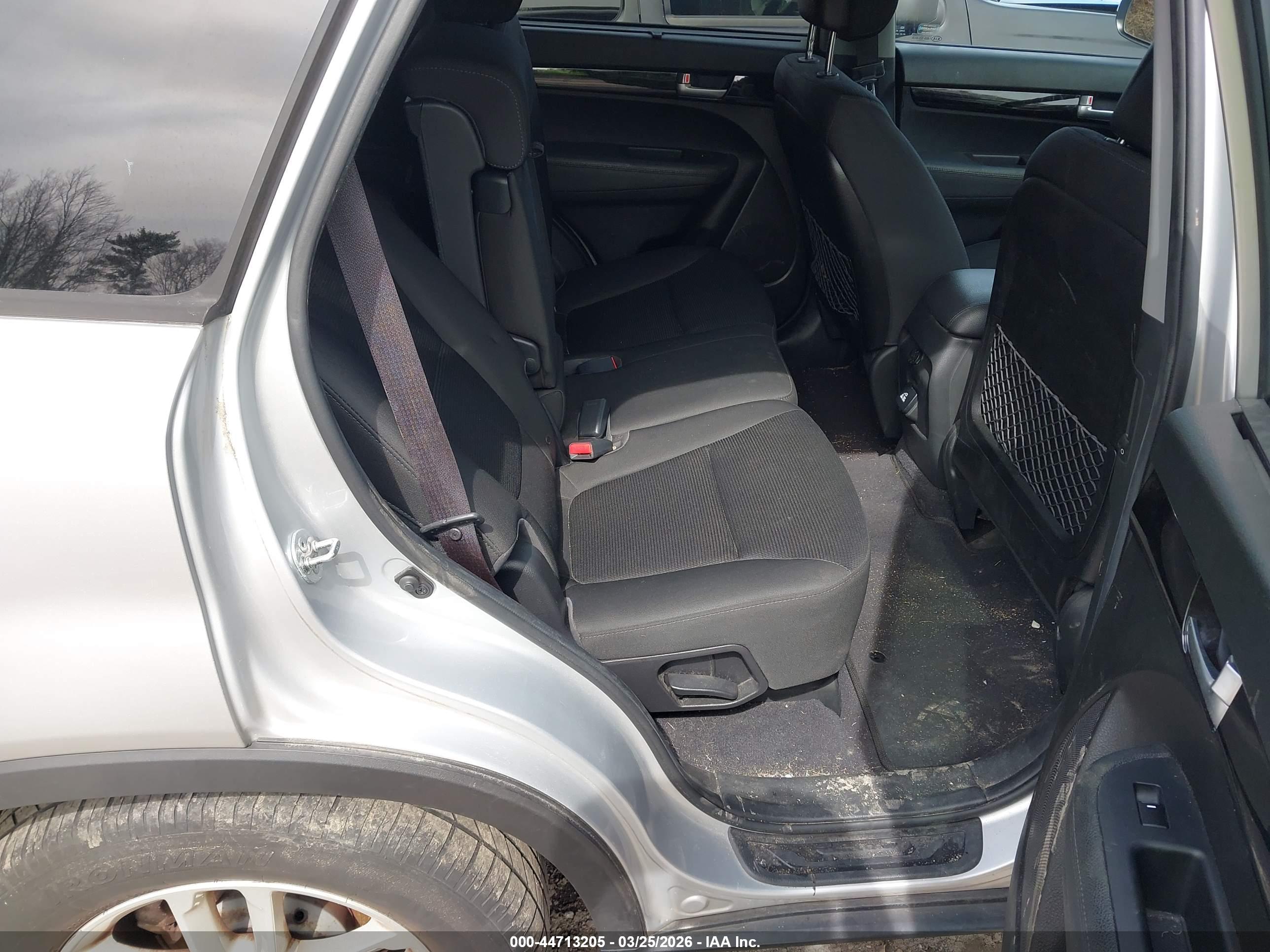 KIA SORENTO image 8