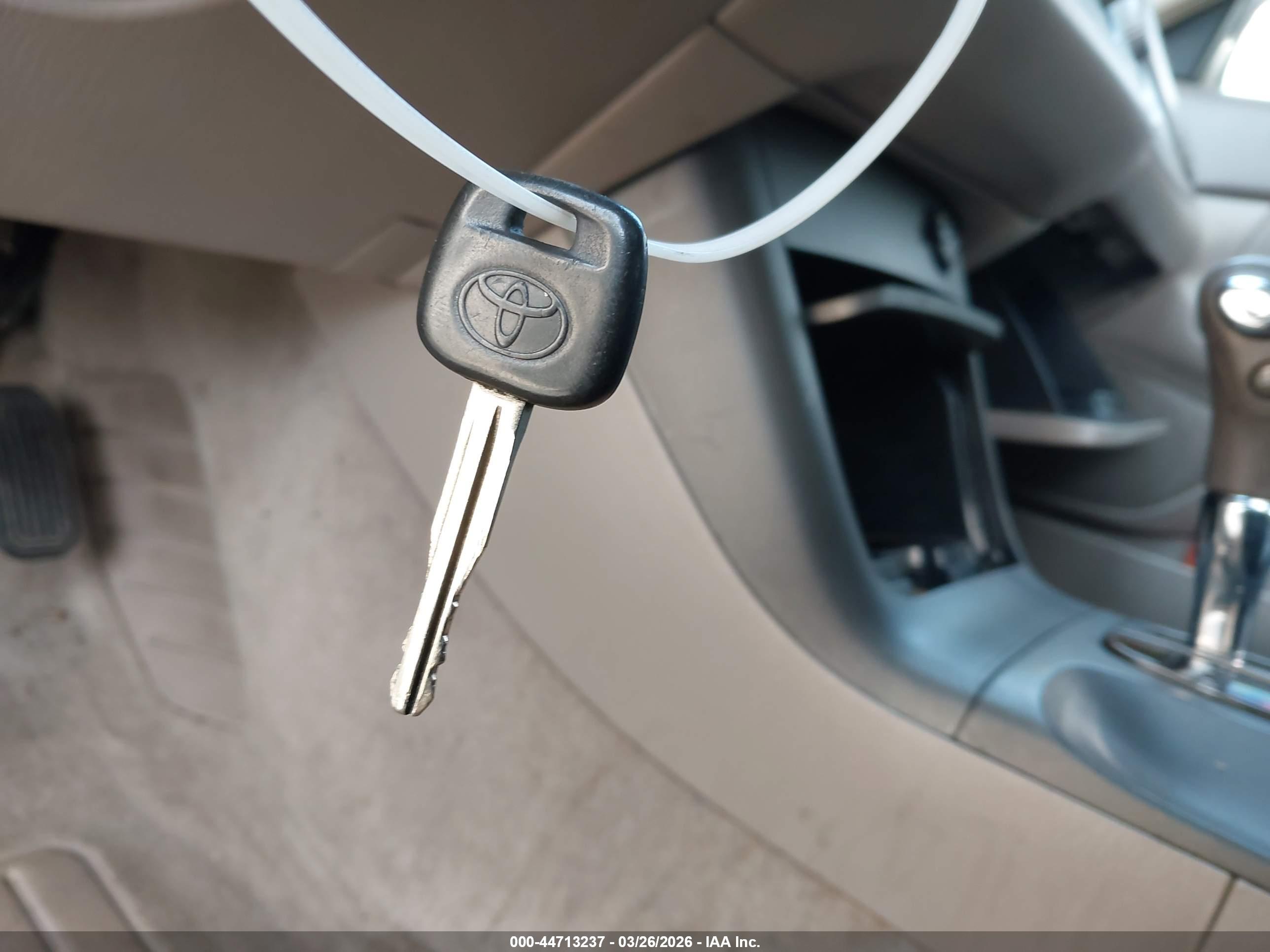 TOYOTA CAMRY image 11