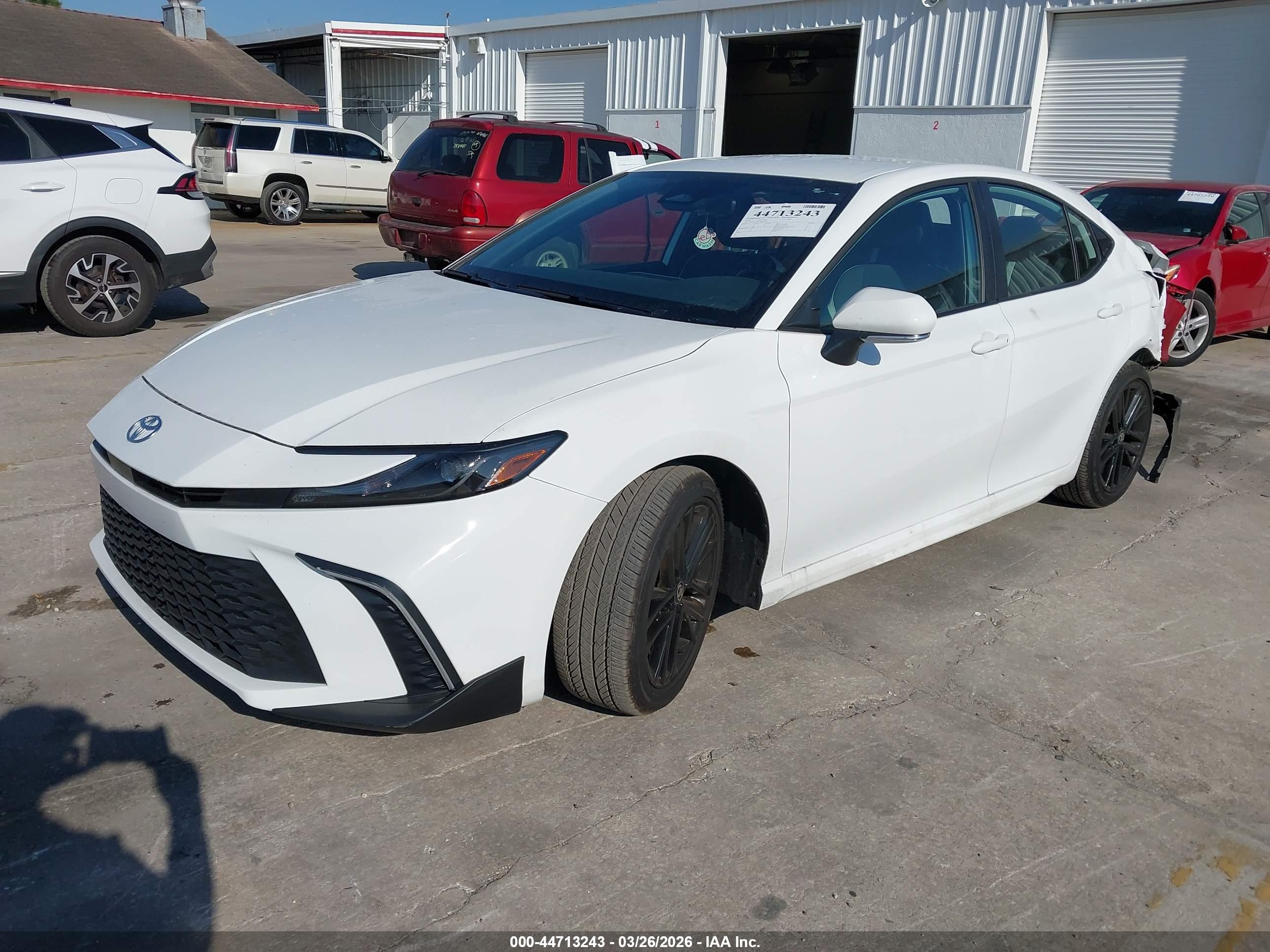 TOYOTA CAMRY image 2