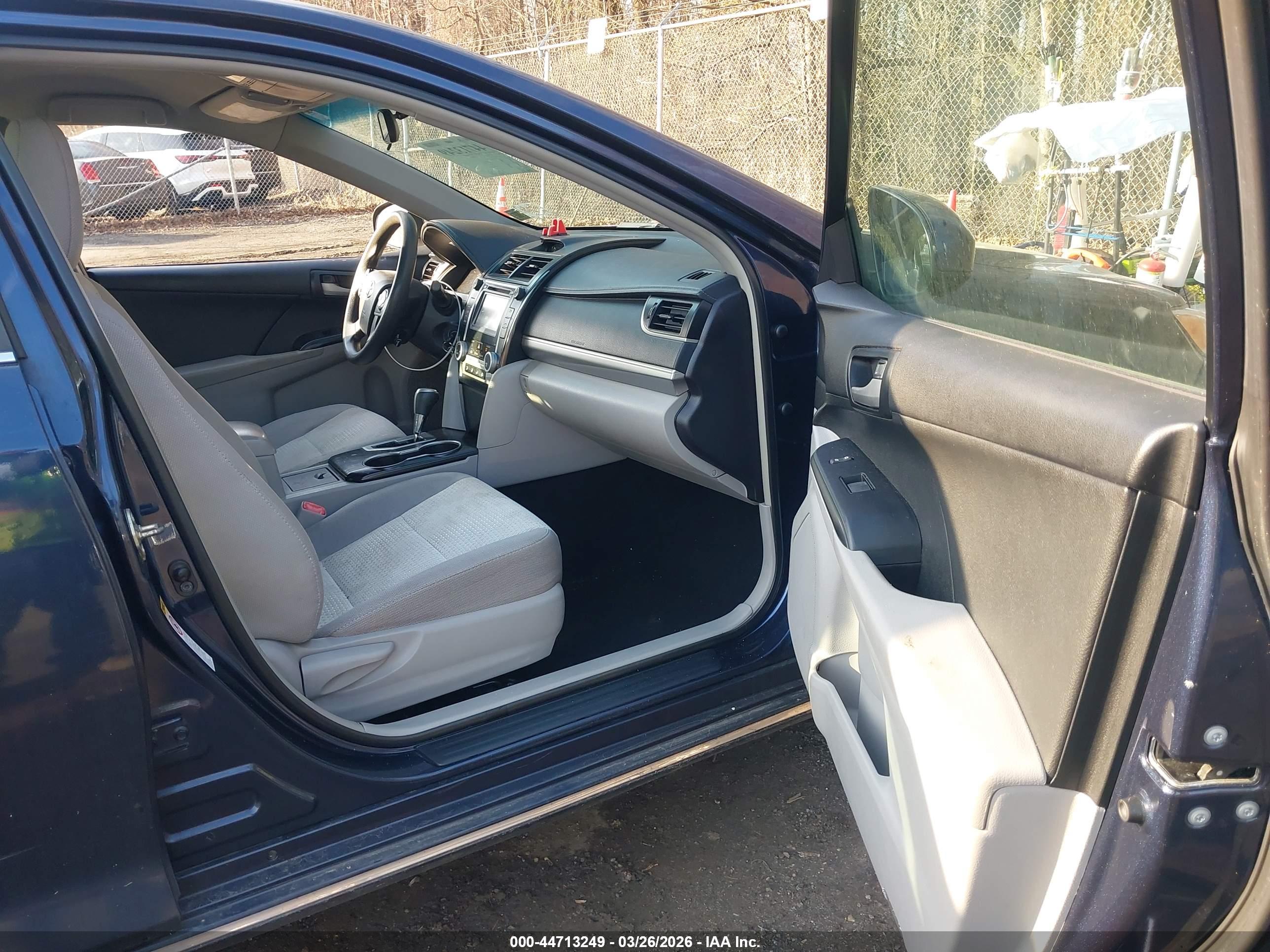 TOYOTA CAMRY image 5
