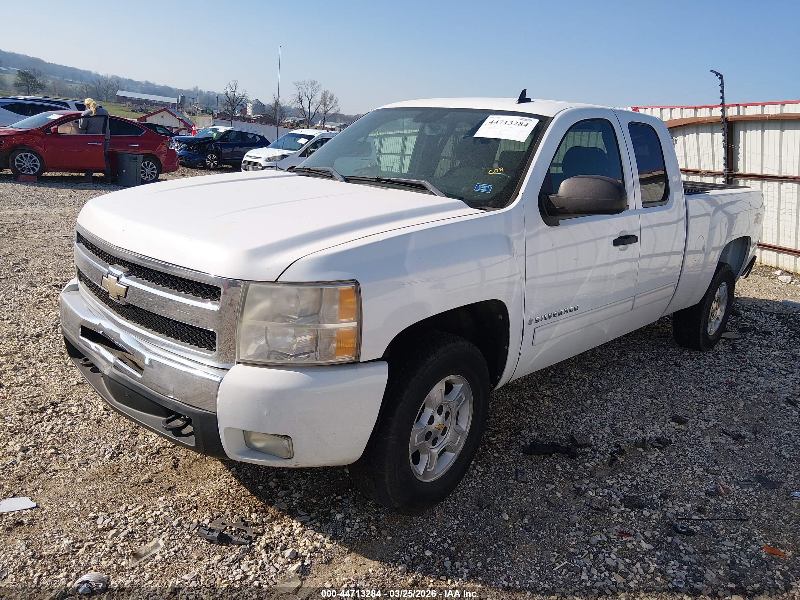 CHEVROLET SILVERADO image 2