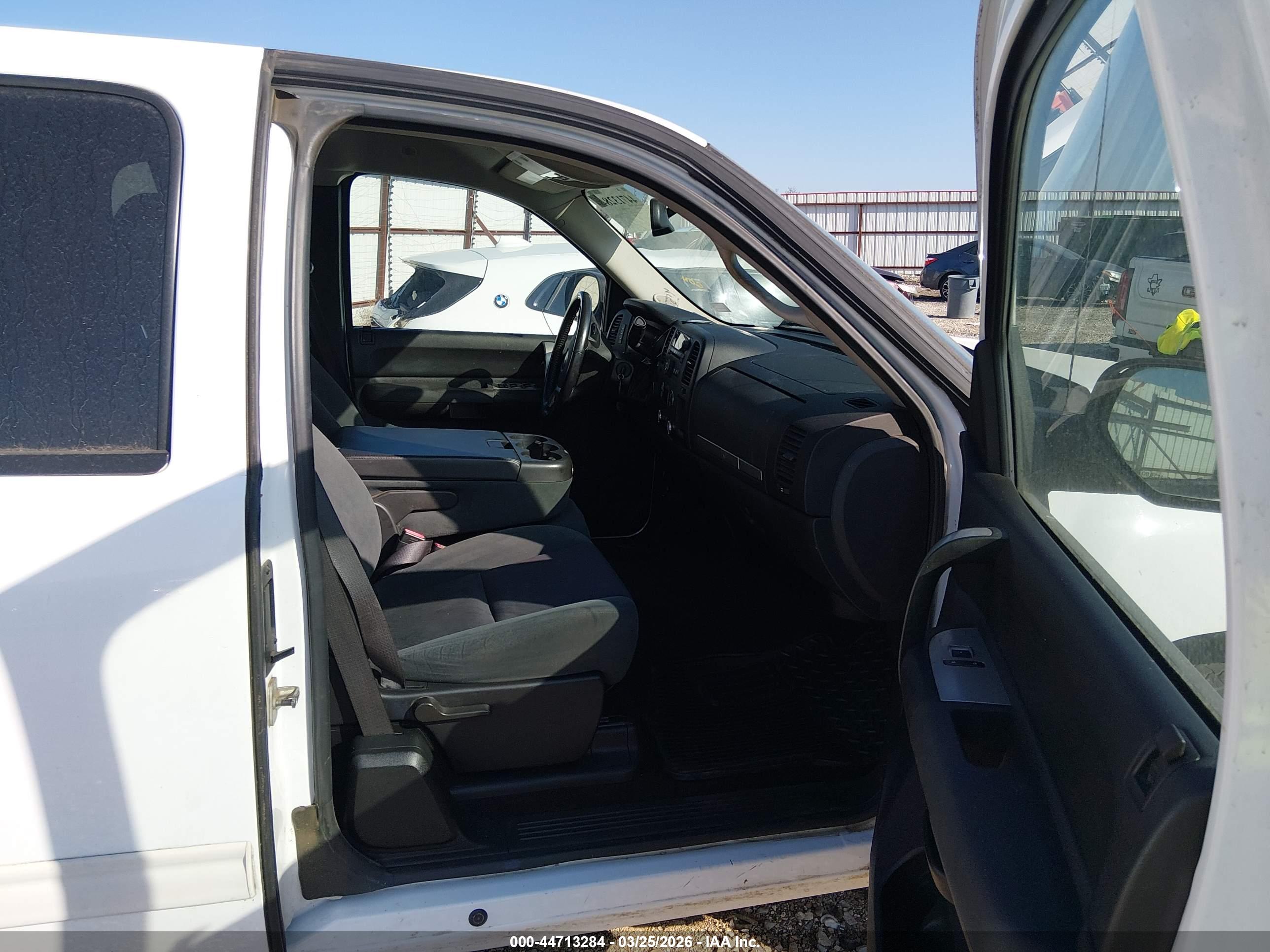 CHEVROLET SILVERADO image 5