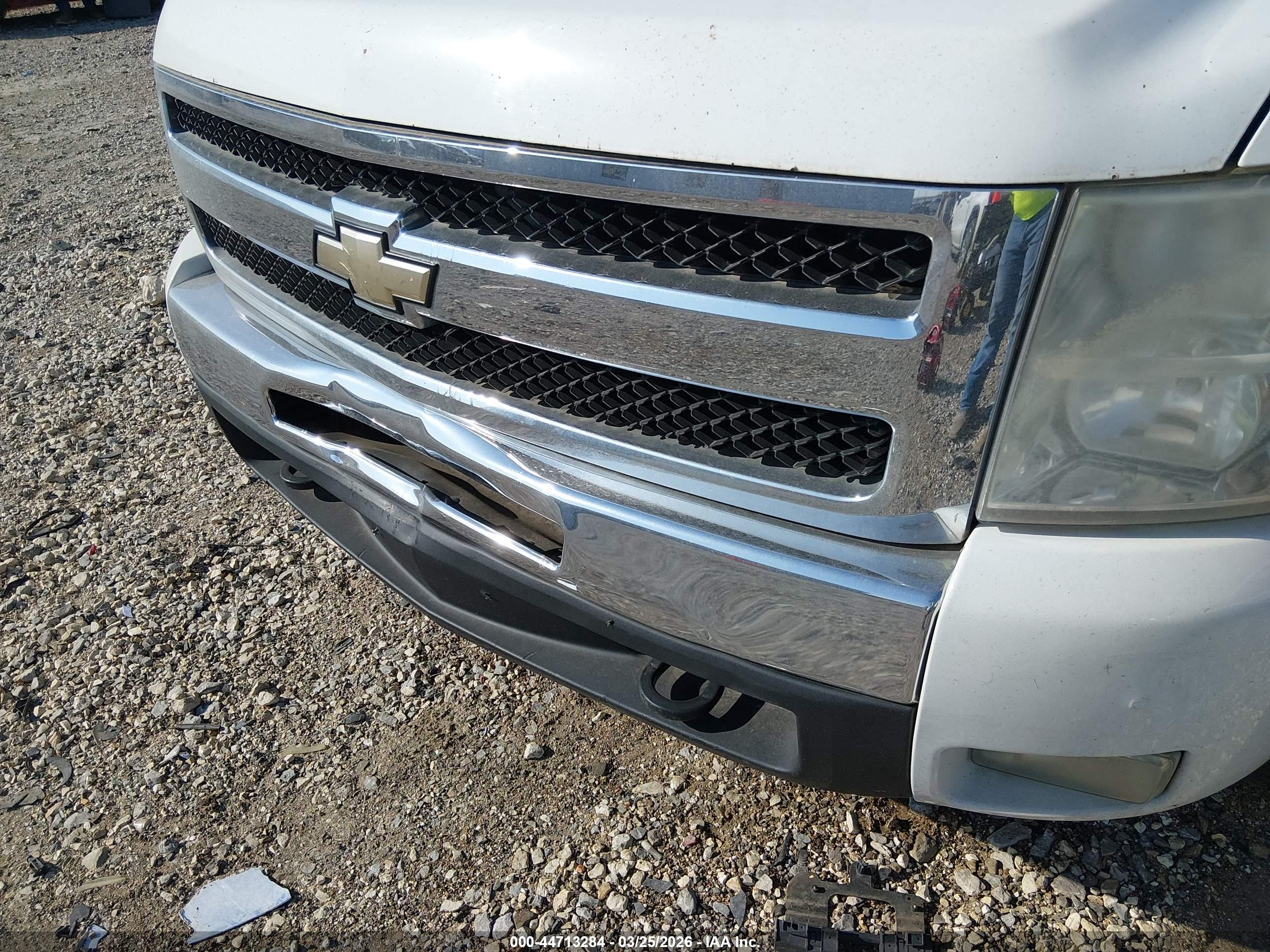 CHEVROLET SILVERADO image 6