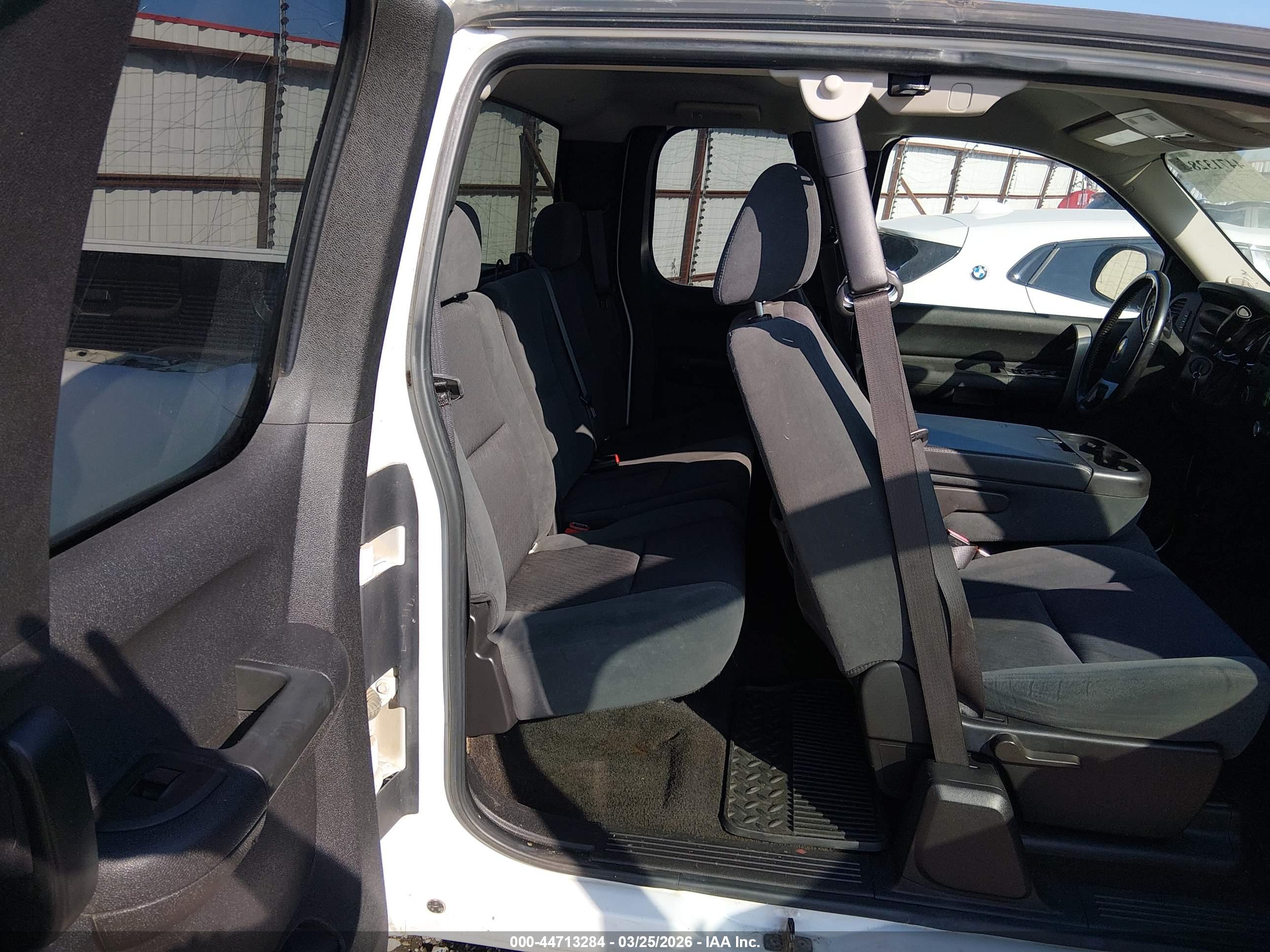 CHEVROLET SILVERADO image 8
