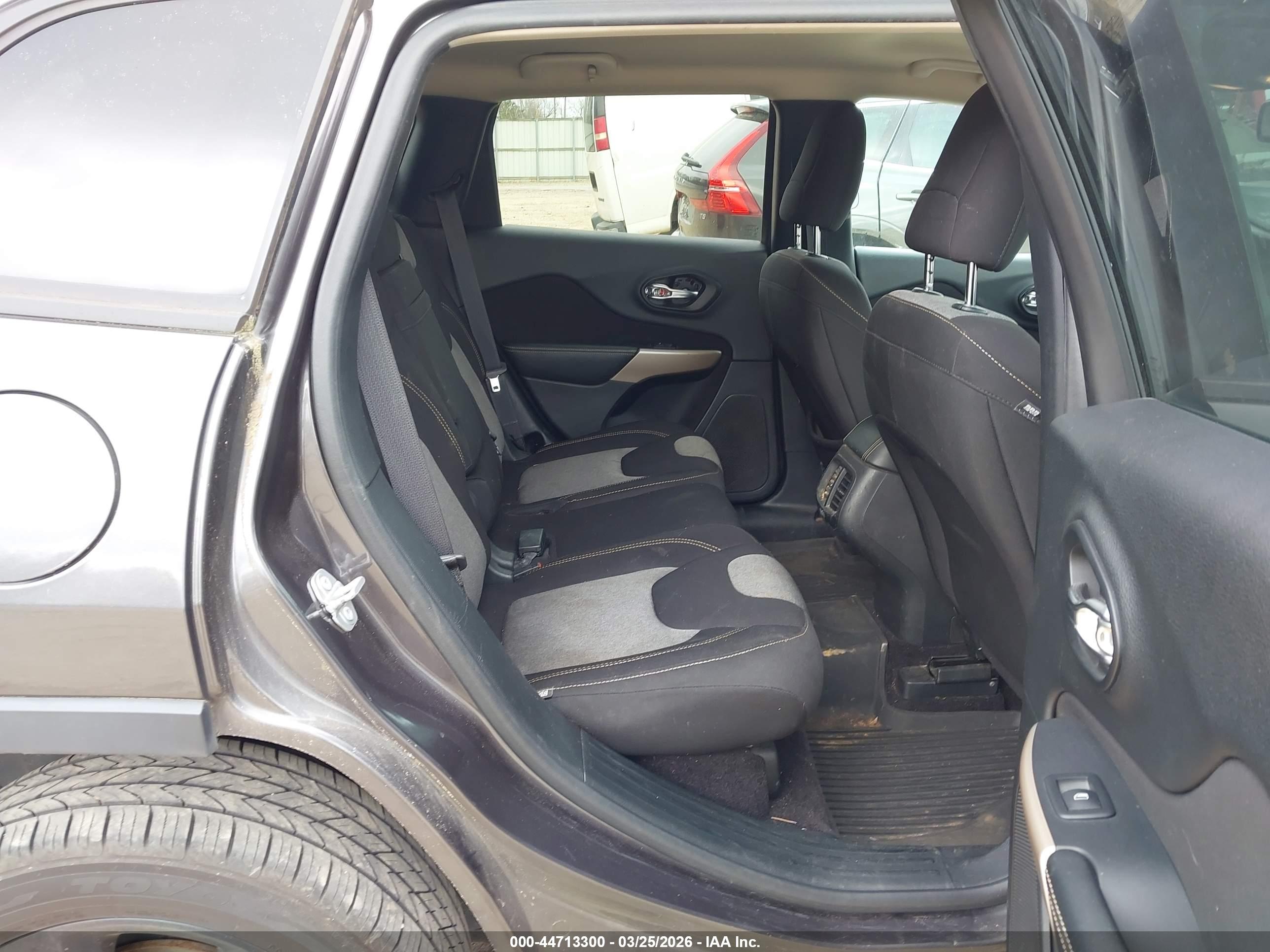 JEEP CHEROKEE image 8