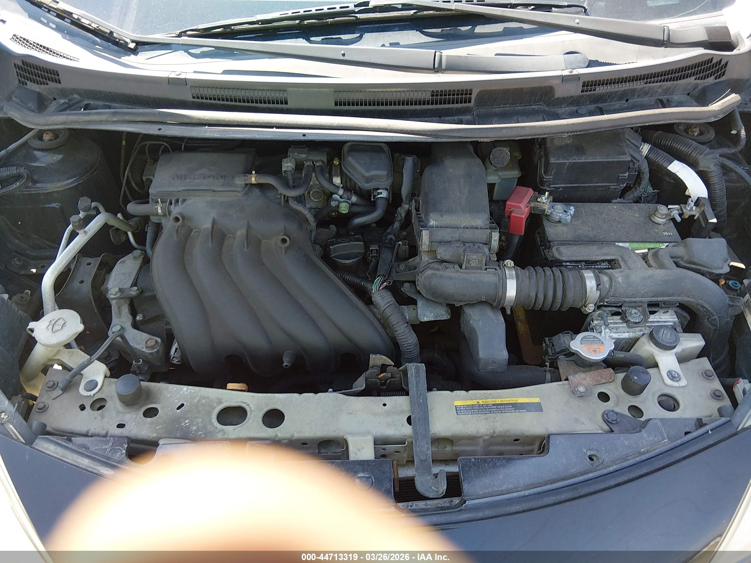 NISSAN VERSA image 10