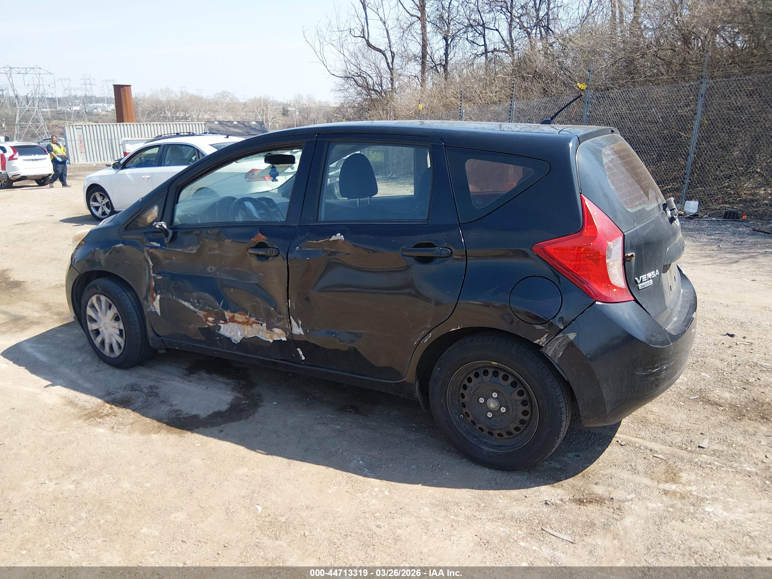 NISSAN VERSA image 3