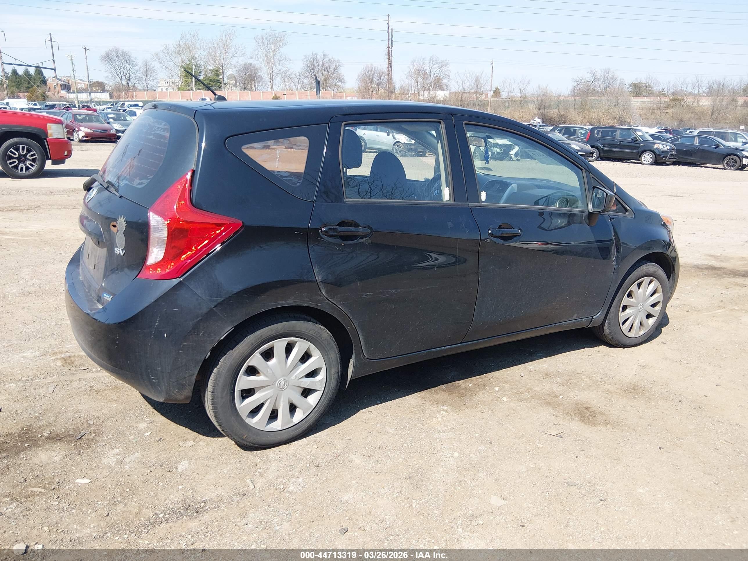 NISSAN VERSA image 4