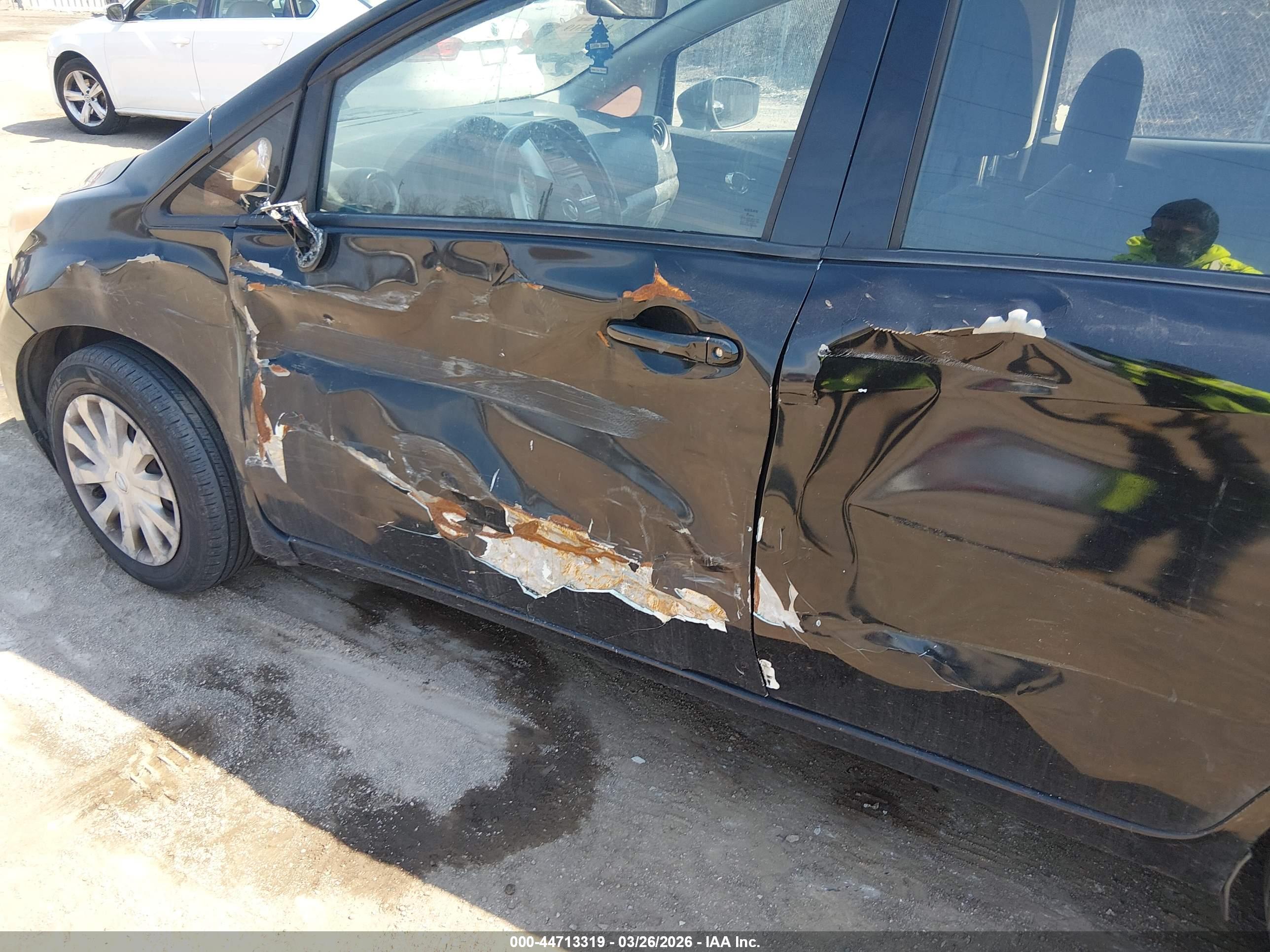 NISSAN VERSA image 6
