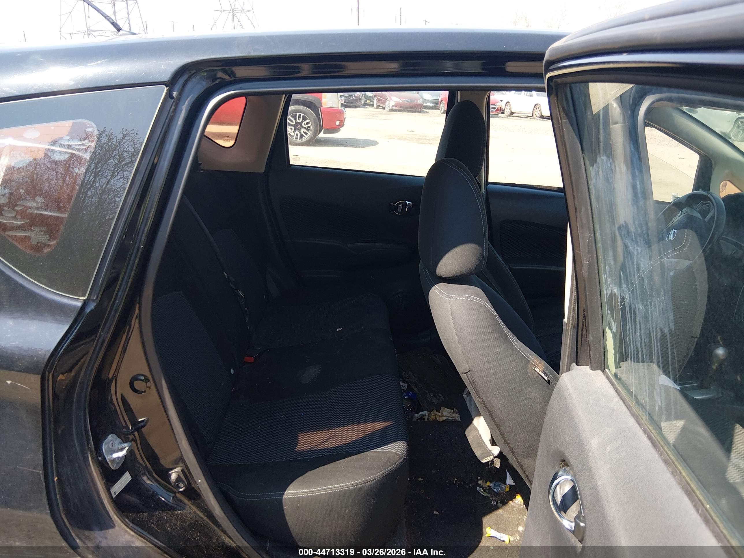 NISSAN VERSA image 8