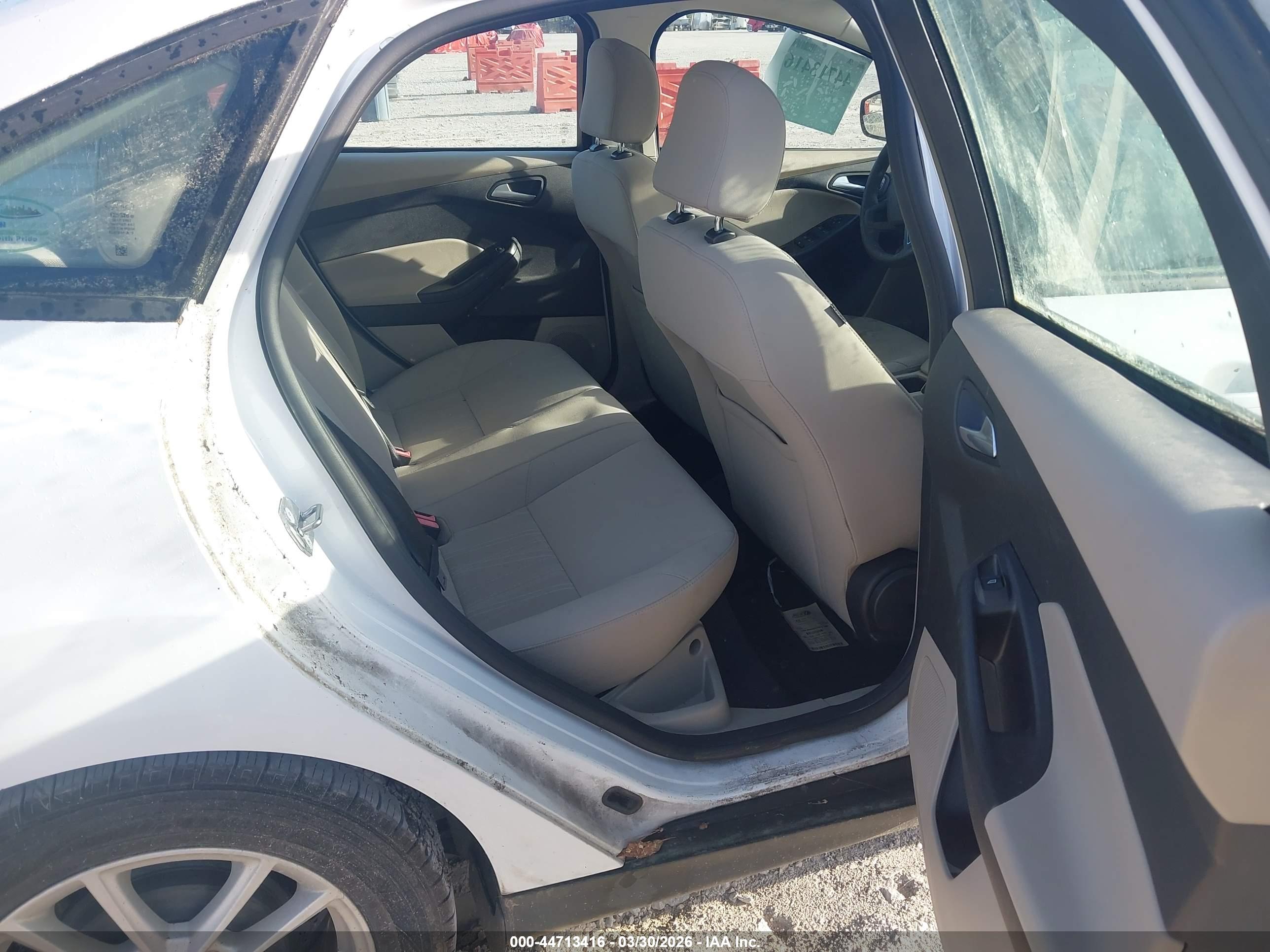 FORD FOCUS image 8
