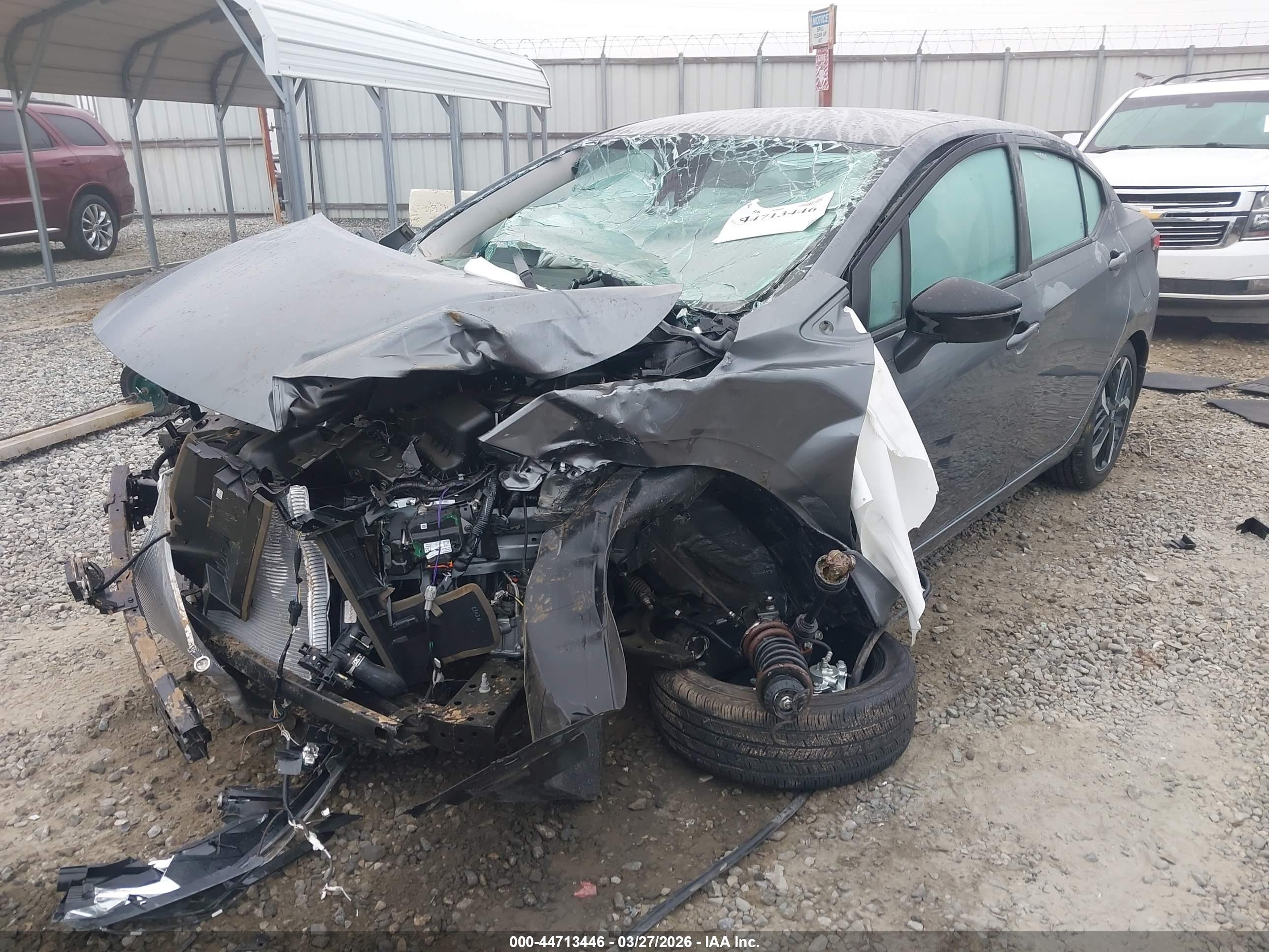 NISSAN VERSA image 2