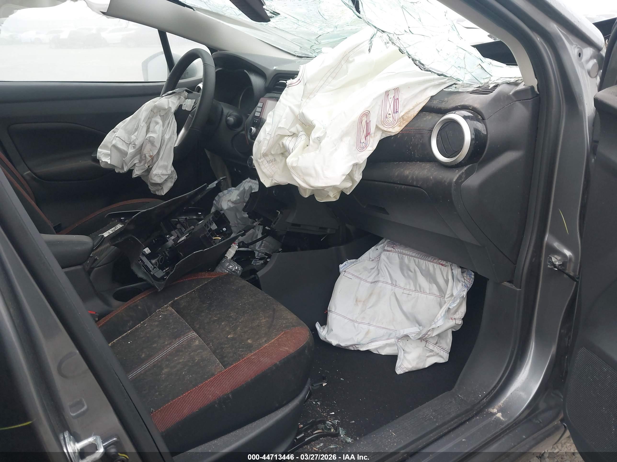 NISSAN VERSA image 5