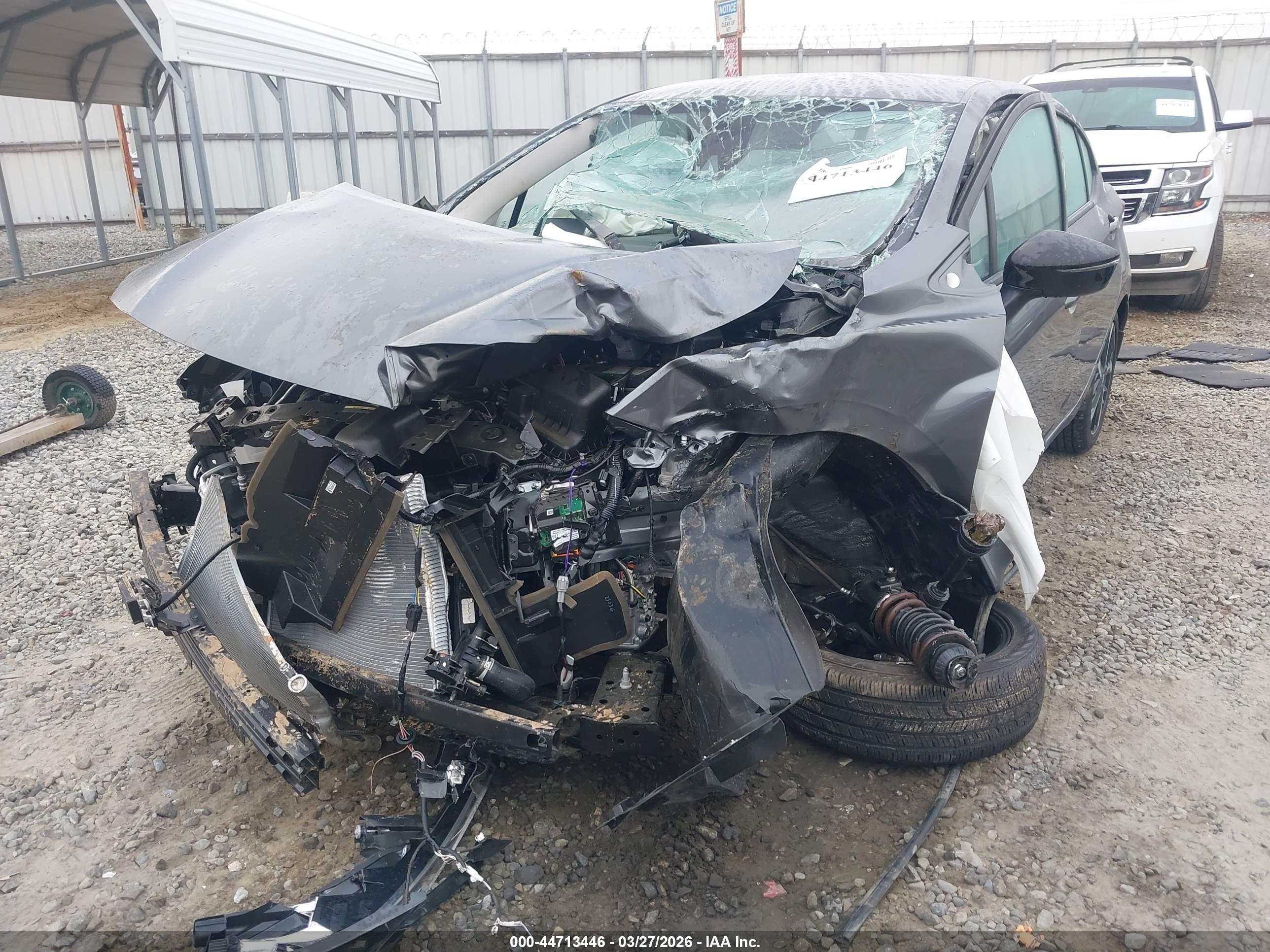 NISSAN VERSA image 6