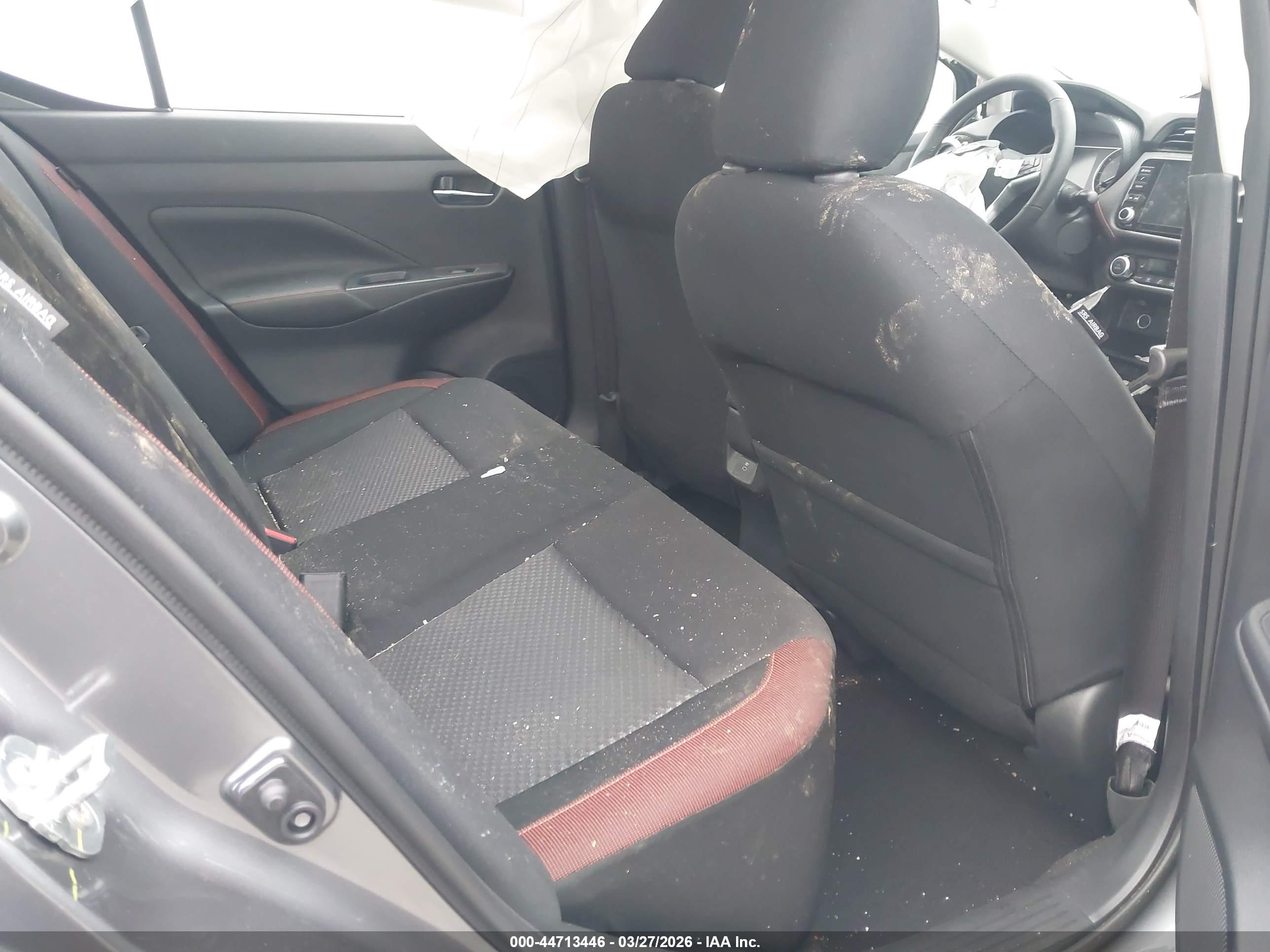 NISSAN VERSA image 8