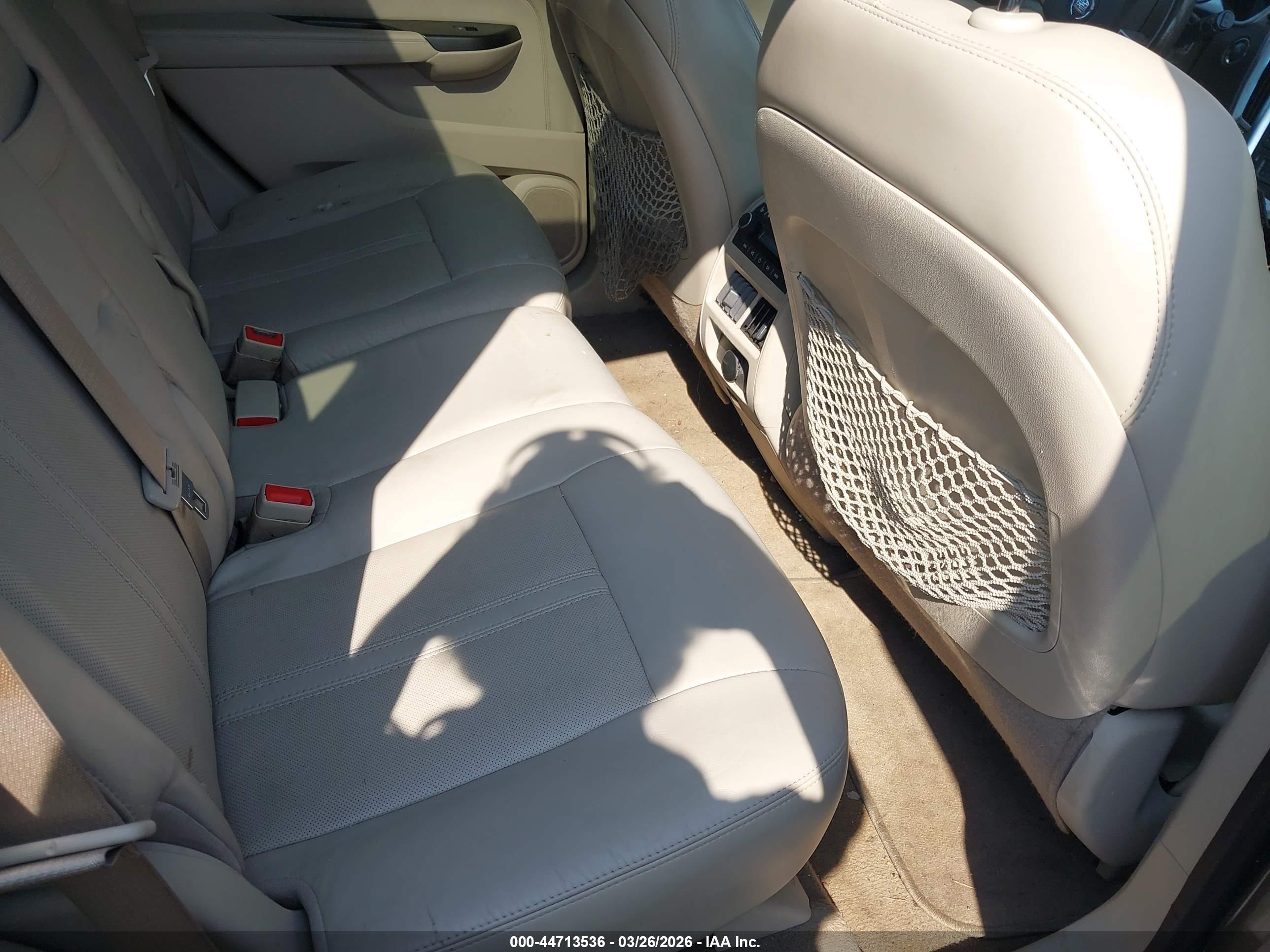 CADILLAC SRX image 8