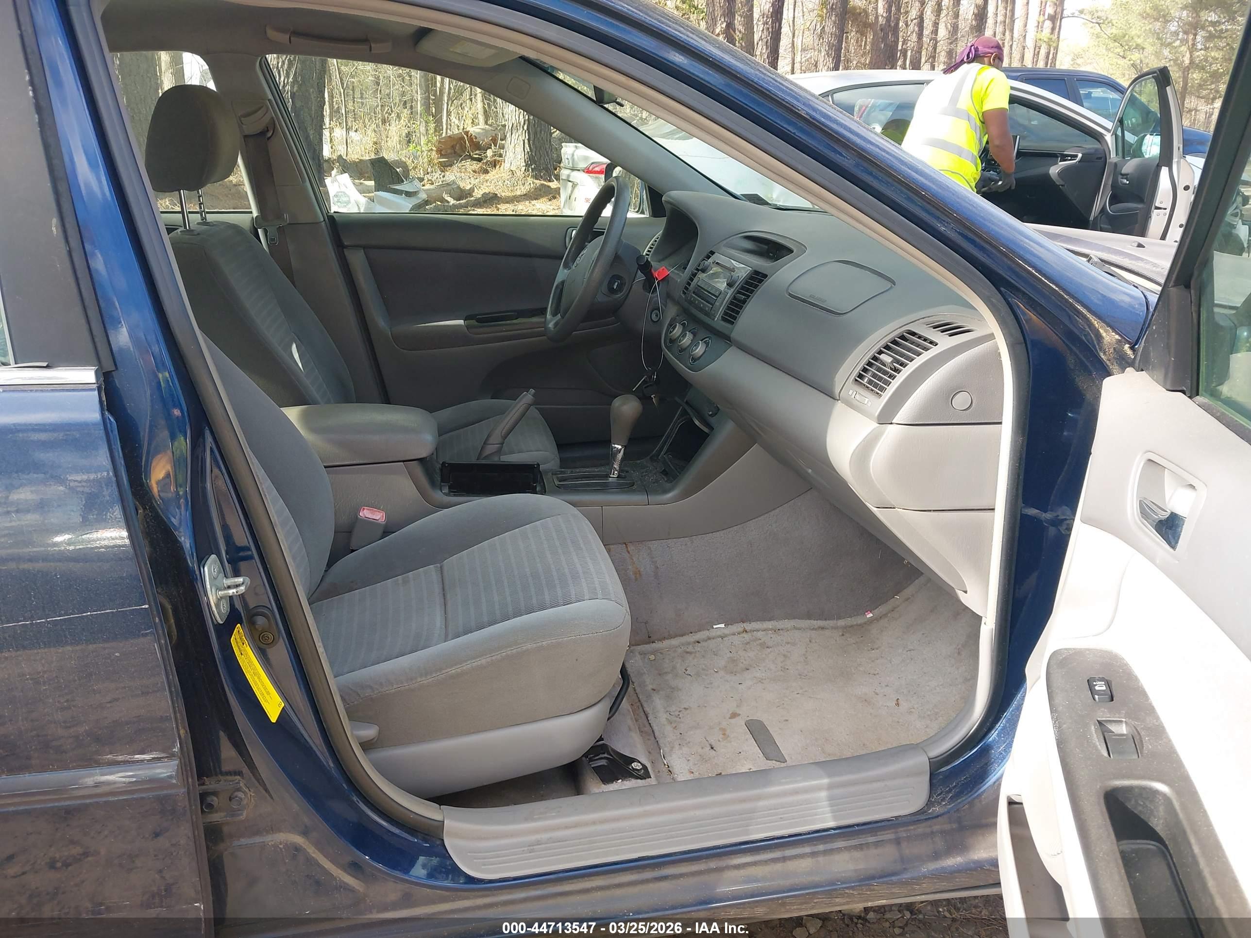 TOYOTA CAMRY image 5