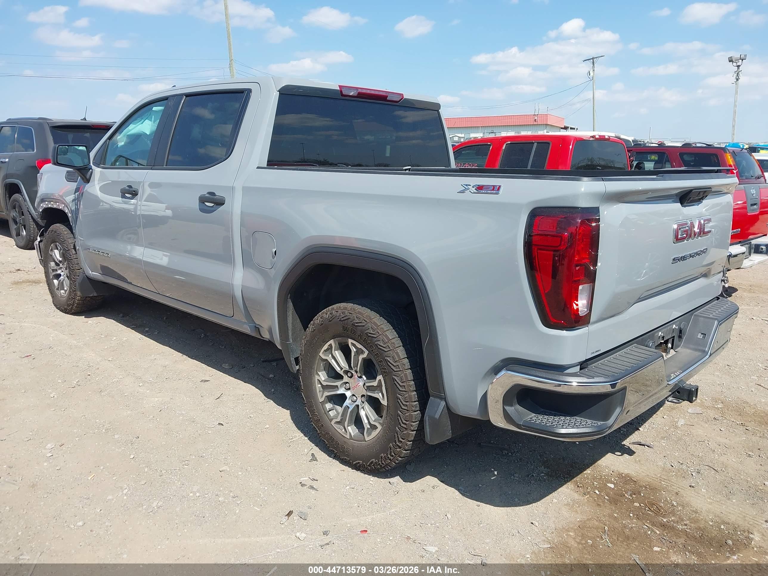 GMC SIERRA image 3