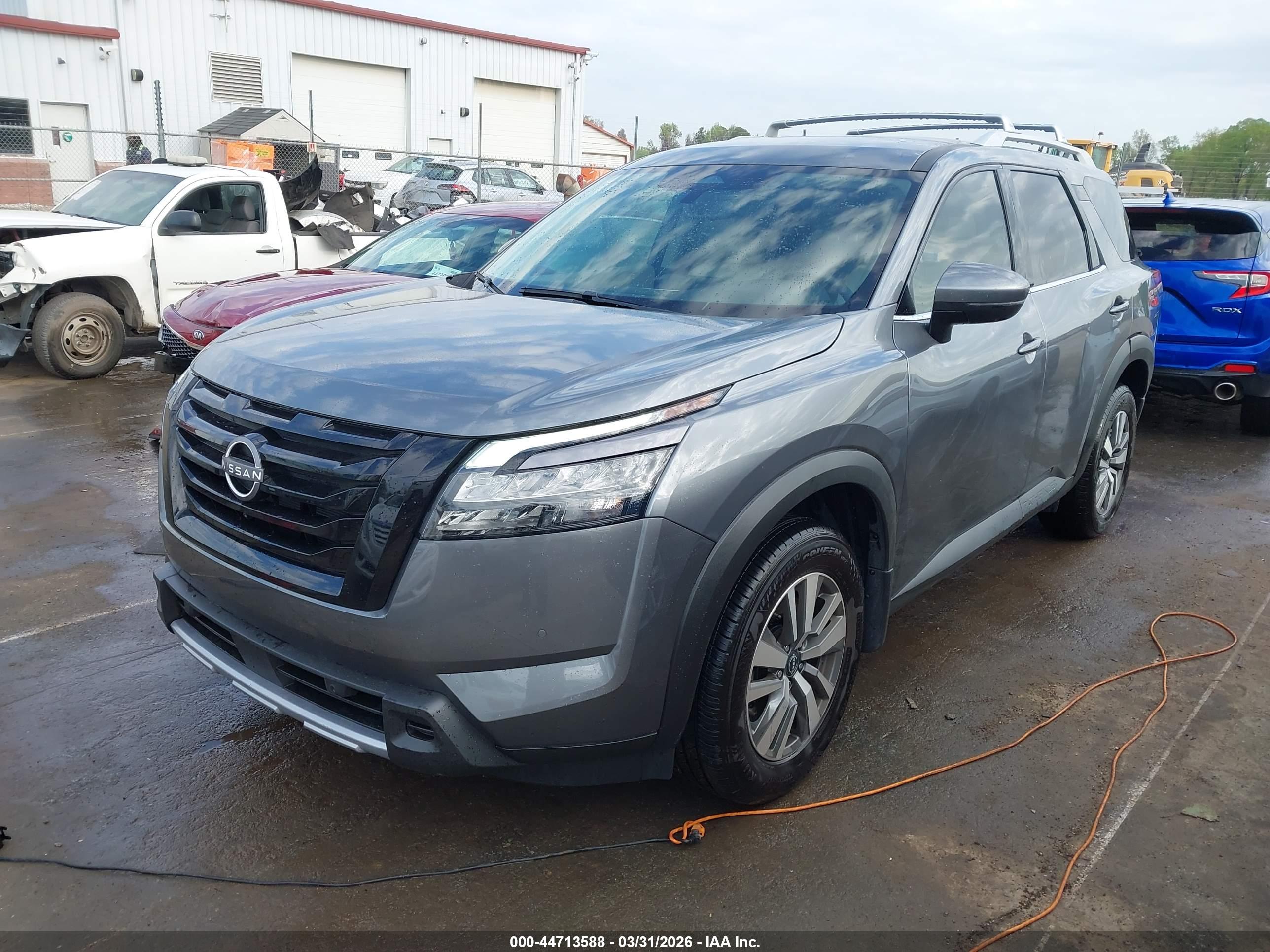 NISSAN PATHFINDER image 2