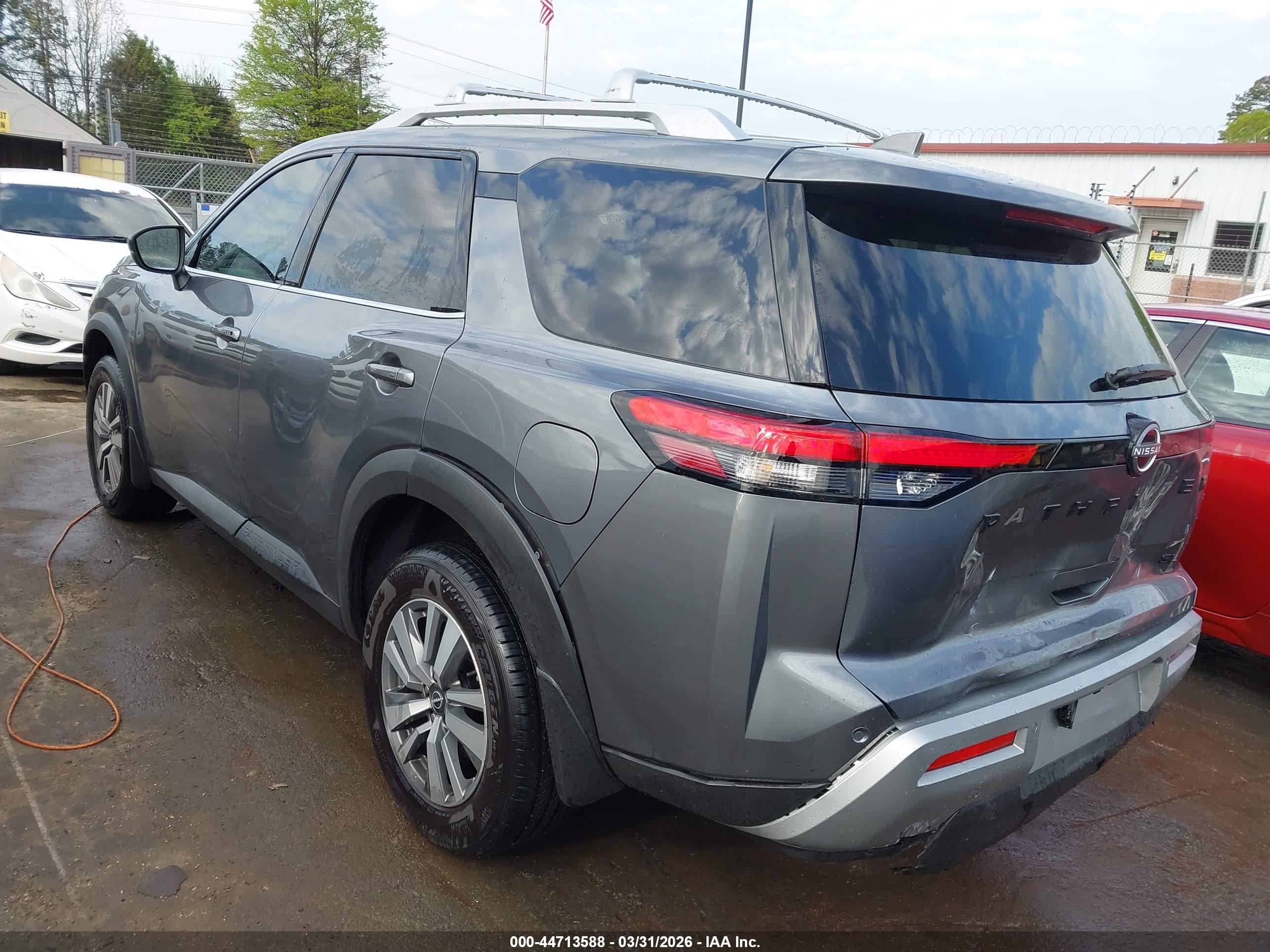 NISSAN PATHFINDER image 3
