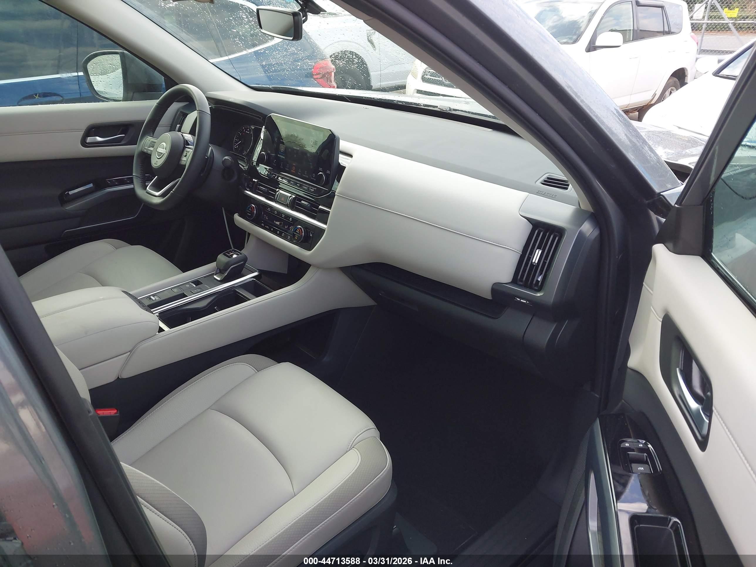 NISSAN PATHFINDER image 5