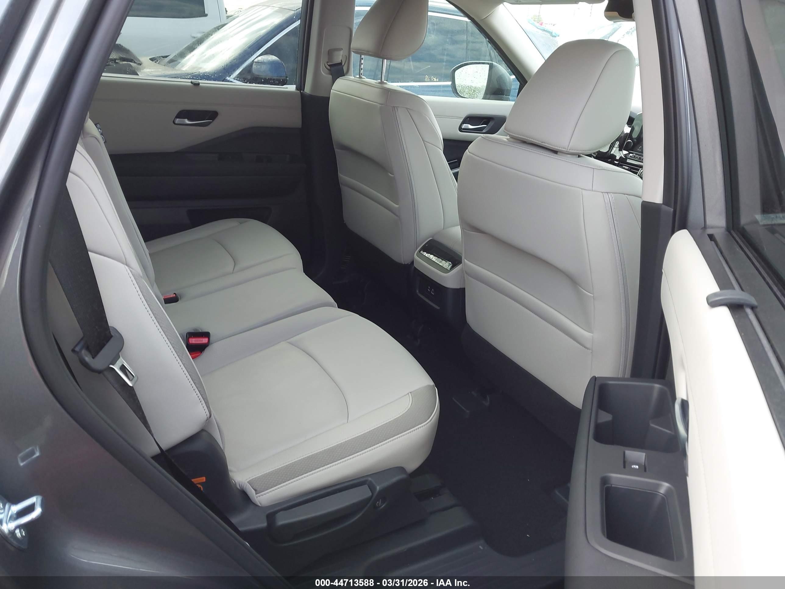 NISSAN PATHFINDER image 8
