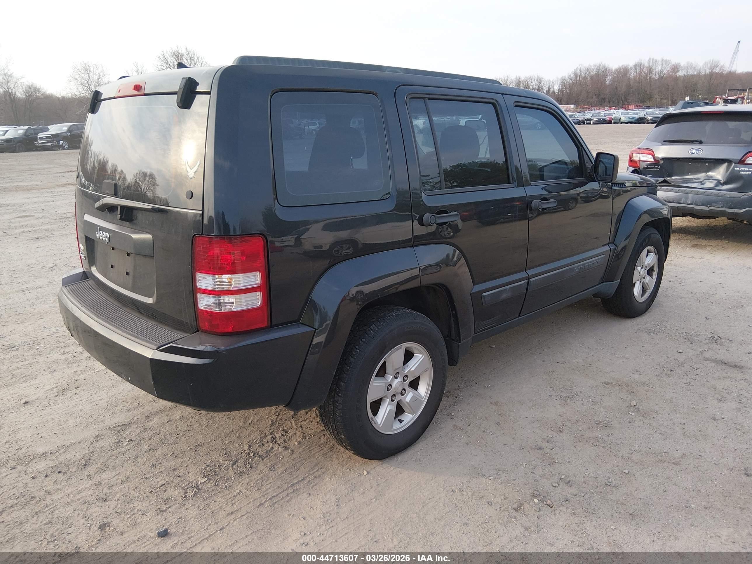 JEEP LIBERTY image 4