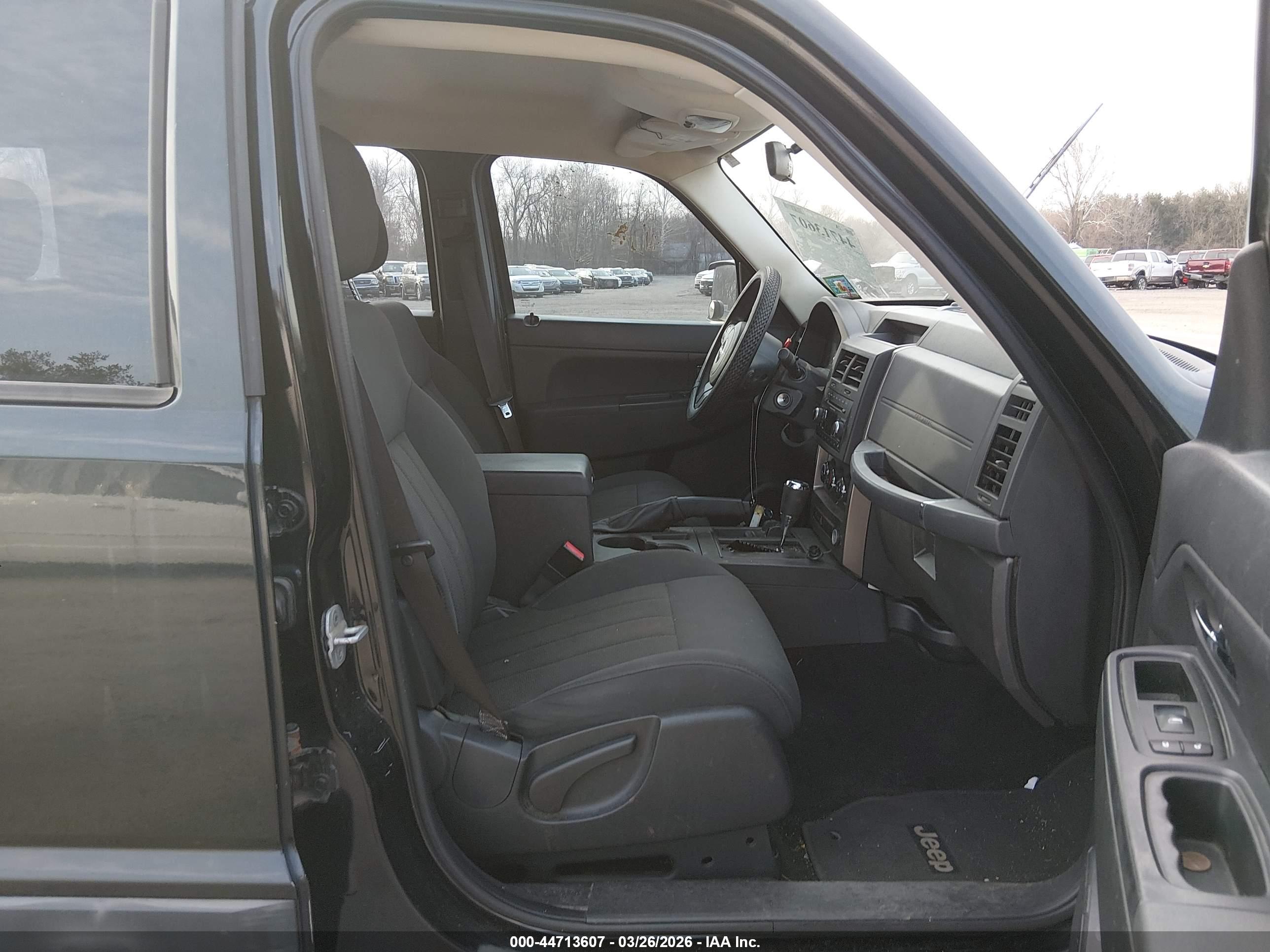 JEEP LIBERTY image 5