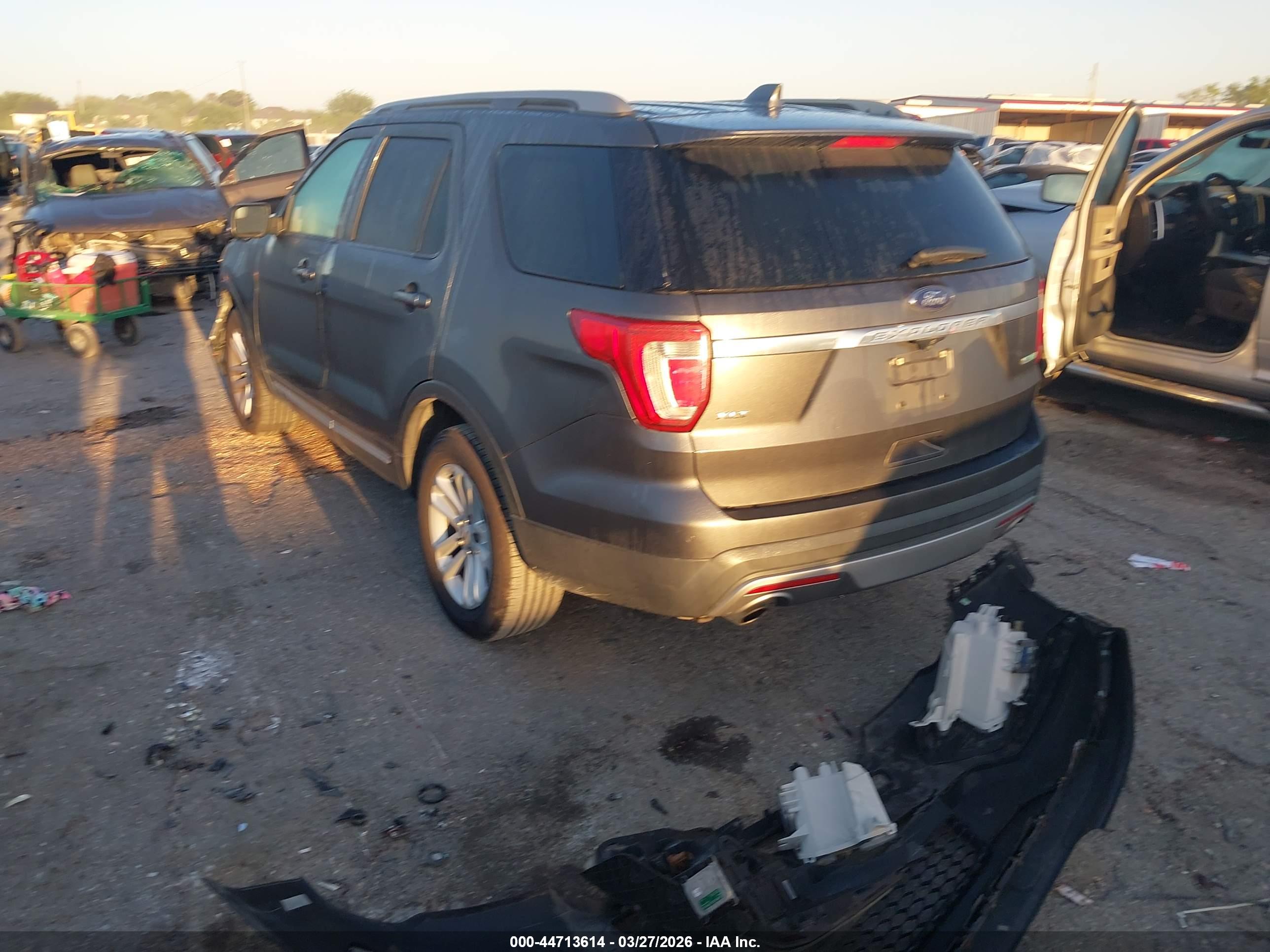 FORD EXPLORER image 3