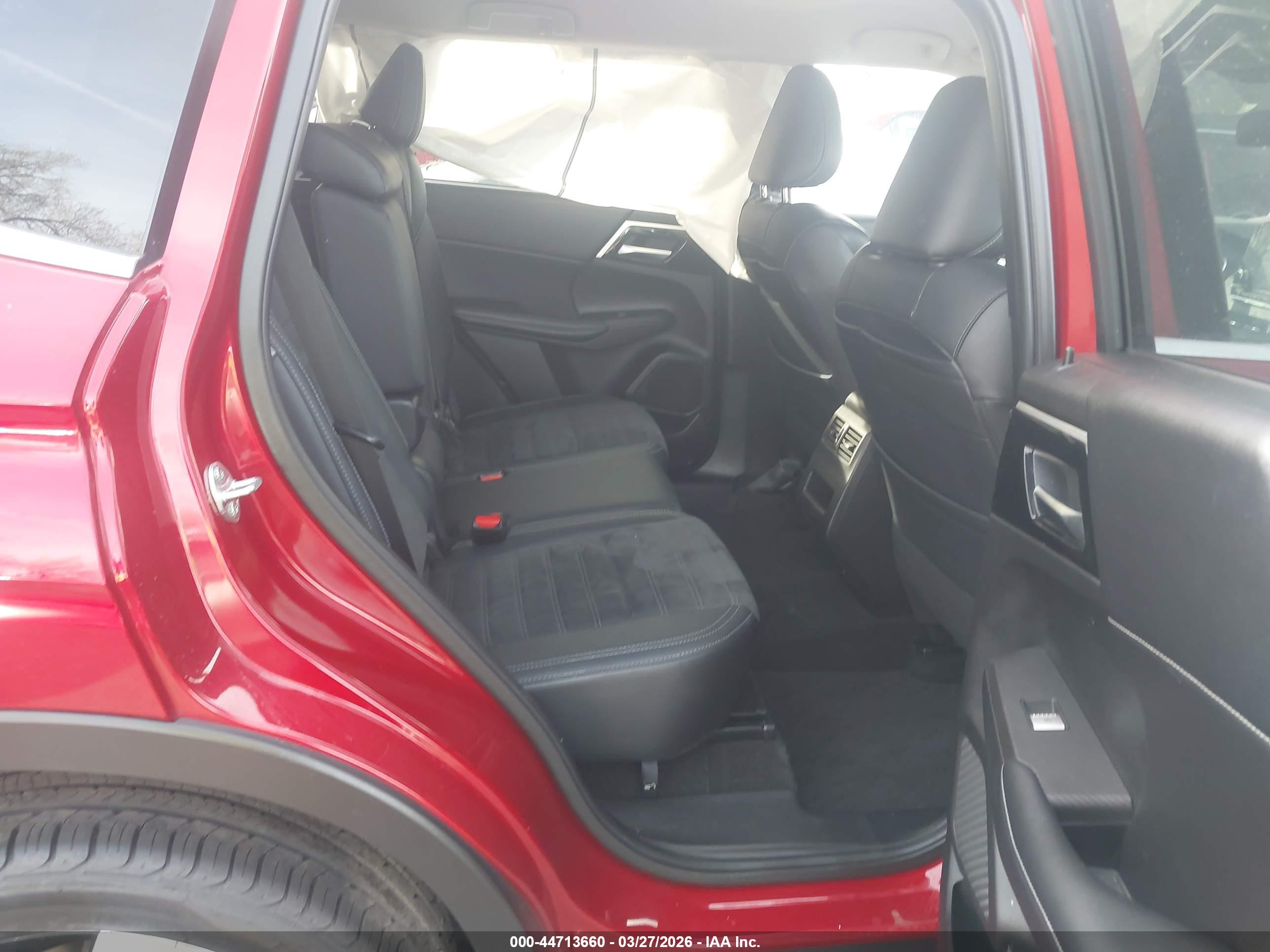 MITSUBISHI OUTLANDER image 8