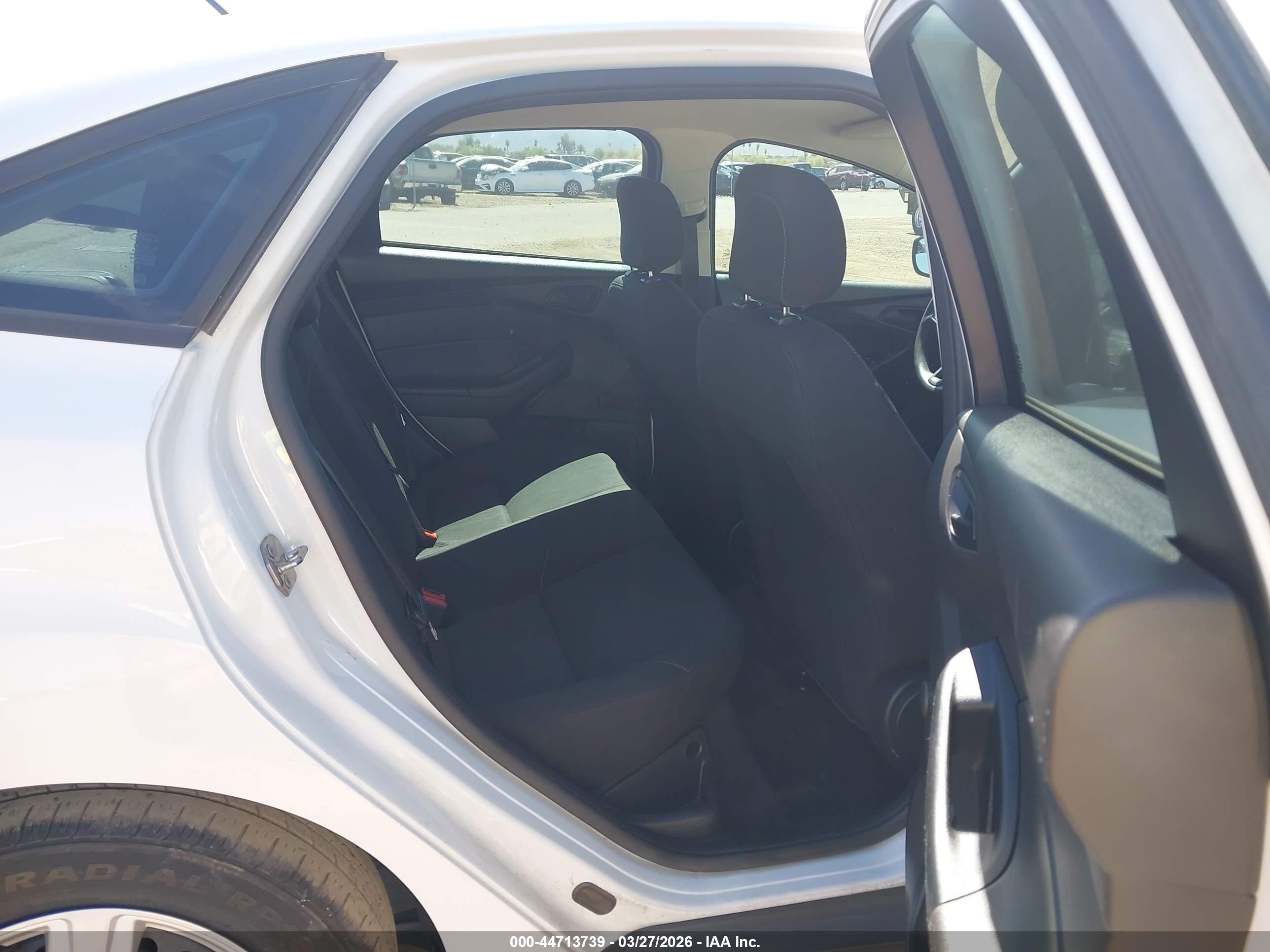 FORD FOCUS image 8