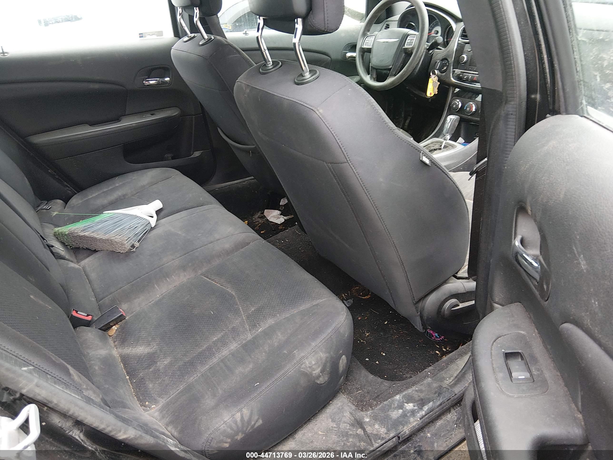CHRYSLER 200 image 8