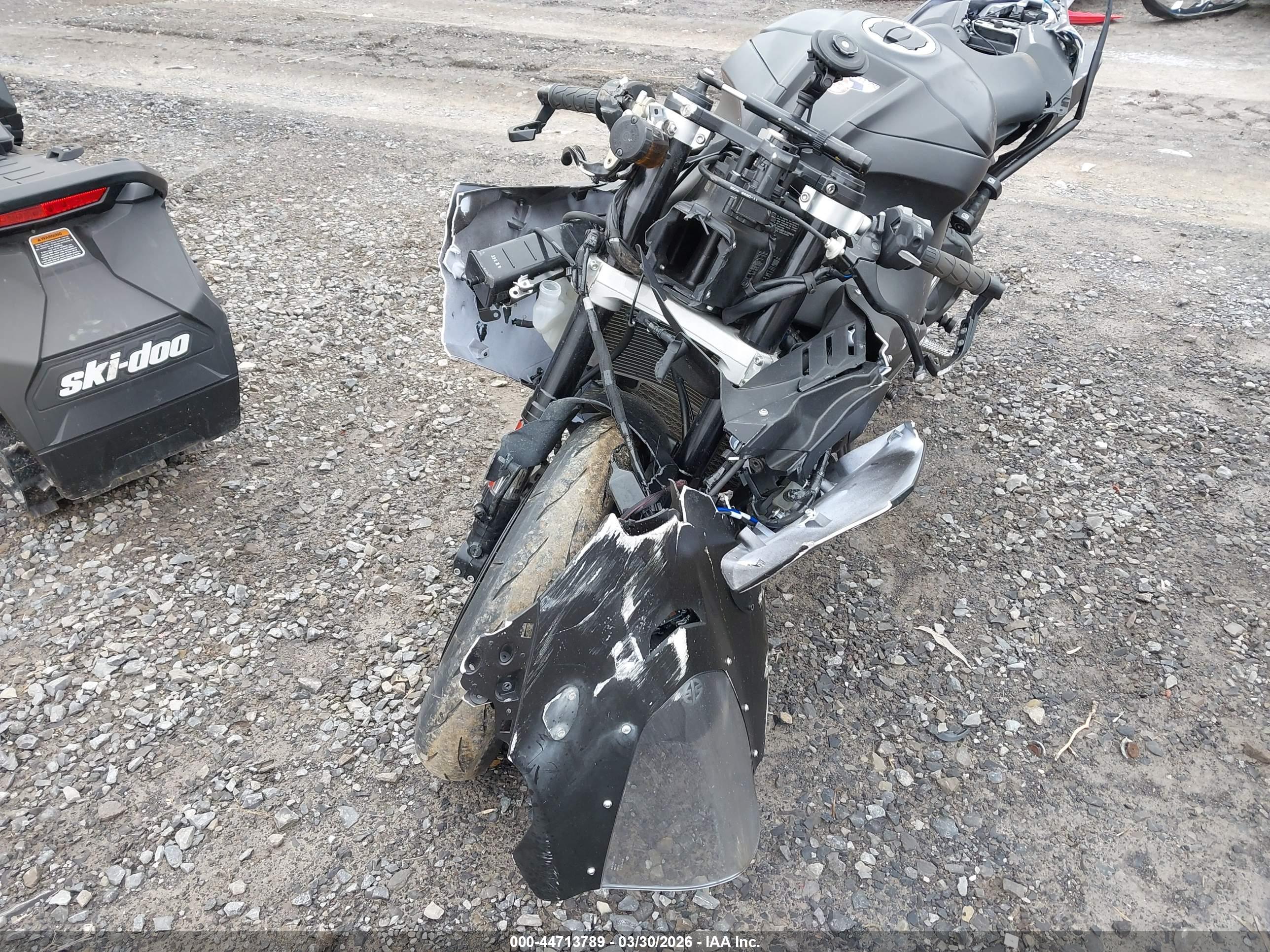 KAWASAKI ZX1002 image 2