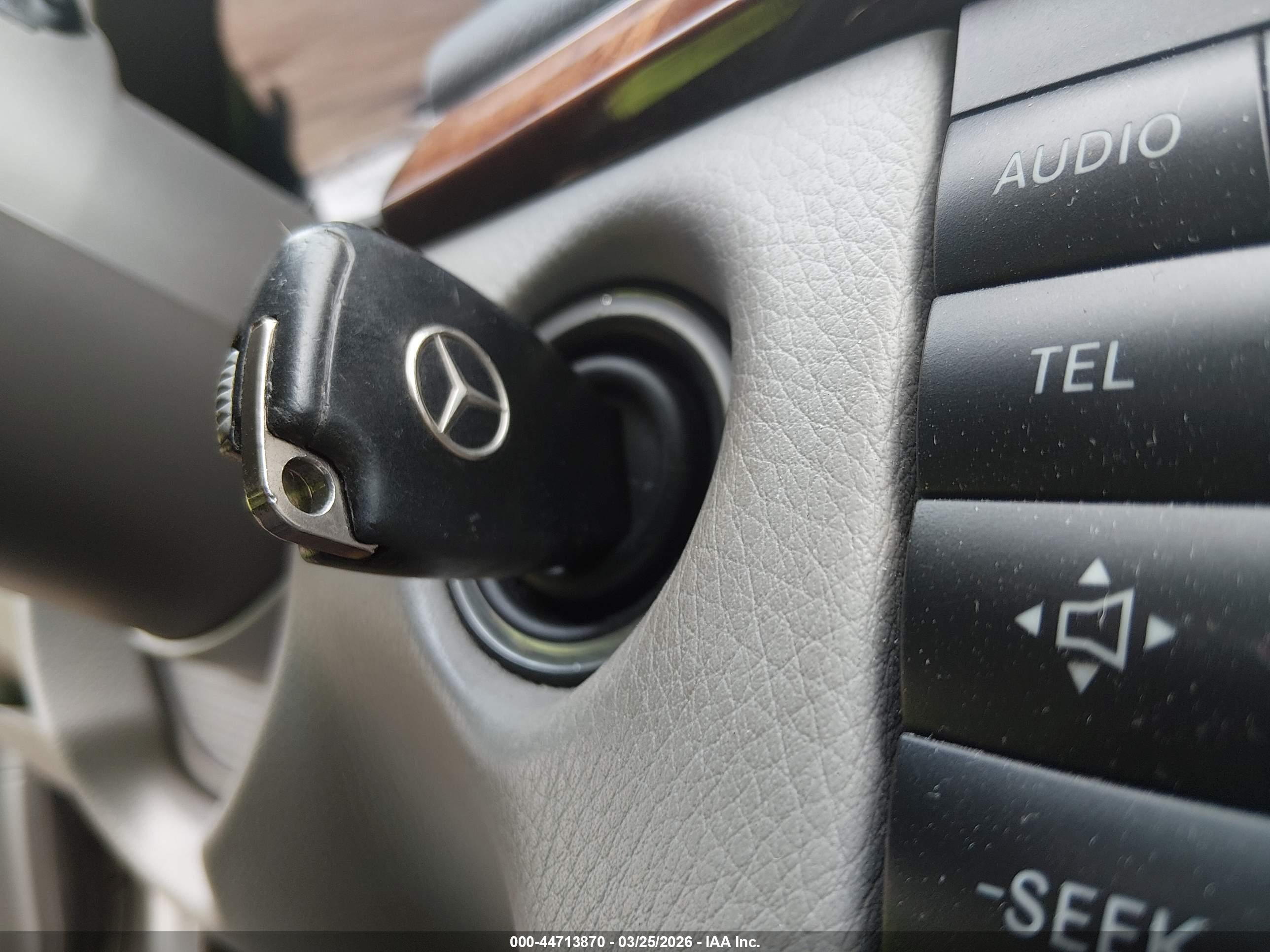 MERCEDES-BENZ E image 11