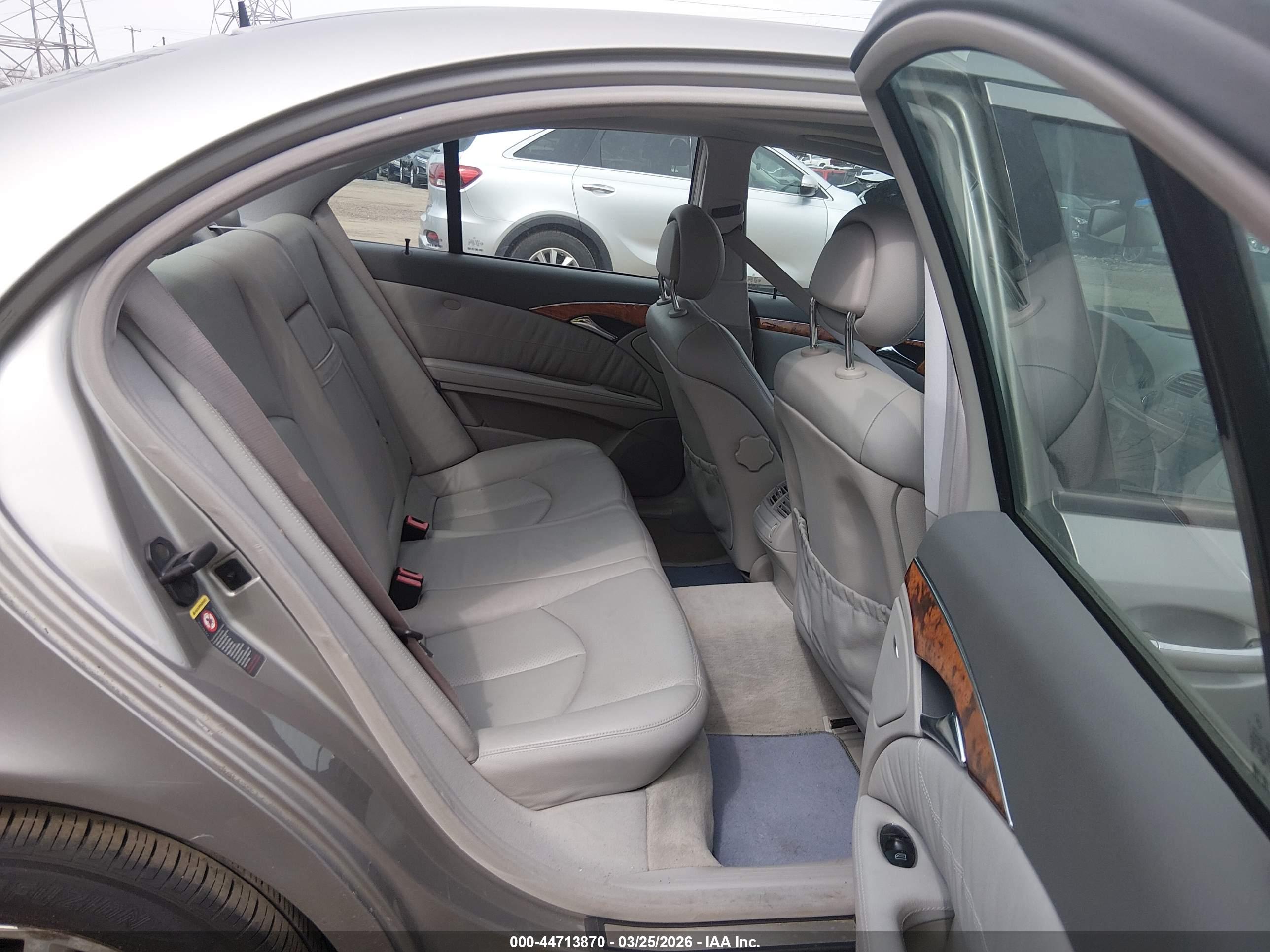 MERCEDES-BENZ E image 8