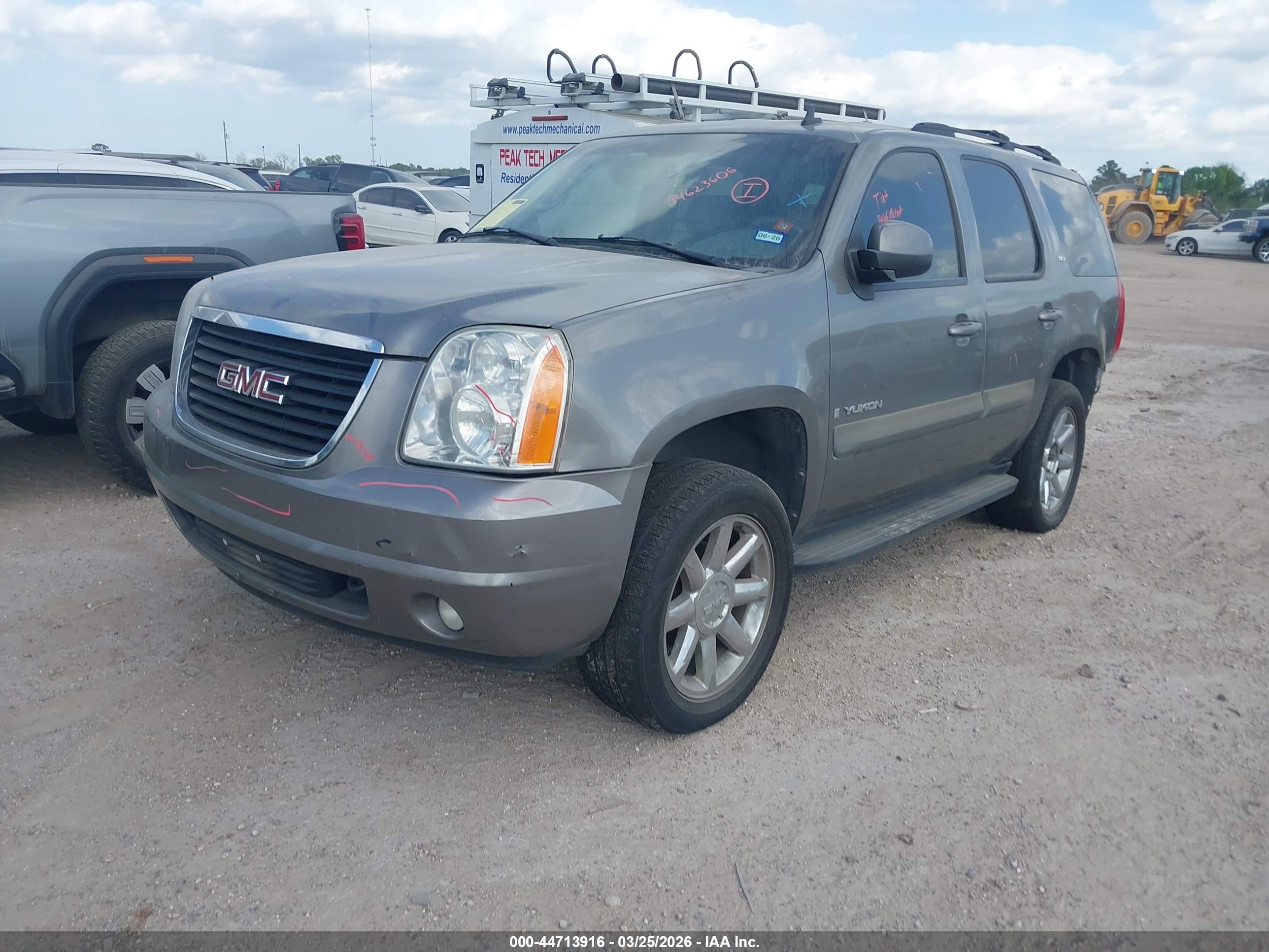 GMC YUKON image 2