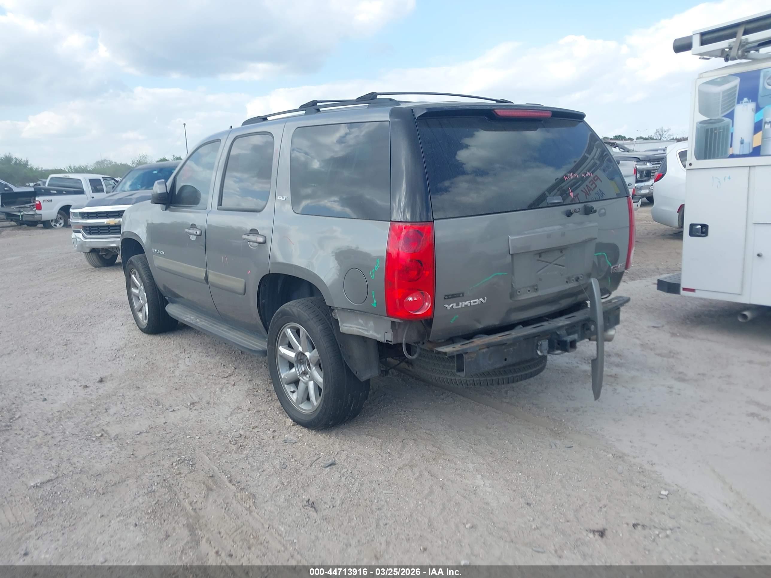 GMC YUKON image 3