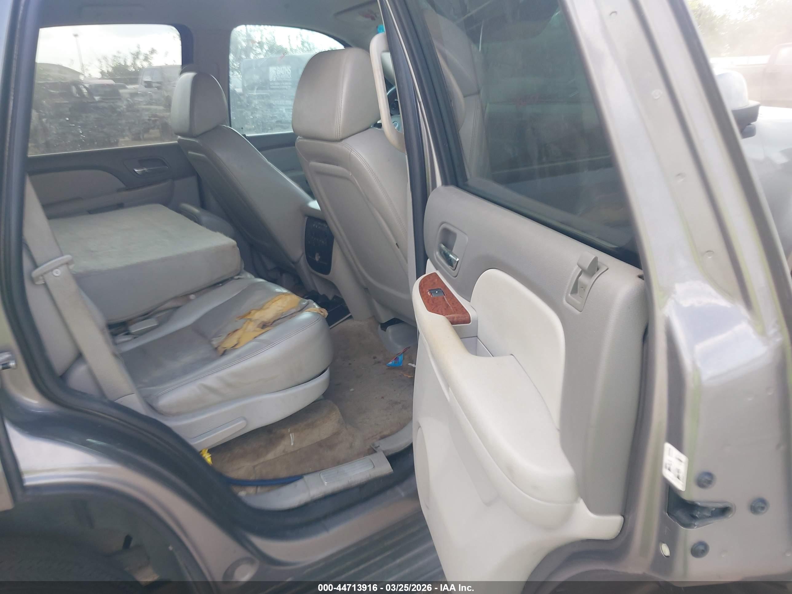 GMC YUKON image 8