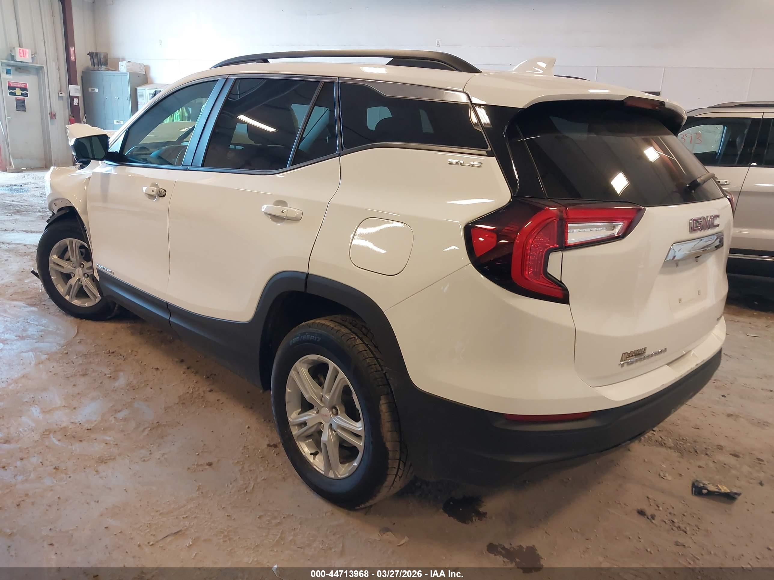 GMC TERRAIN image 3