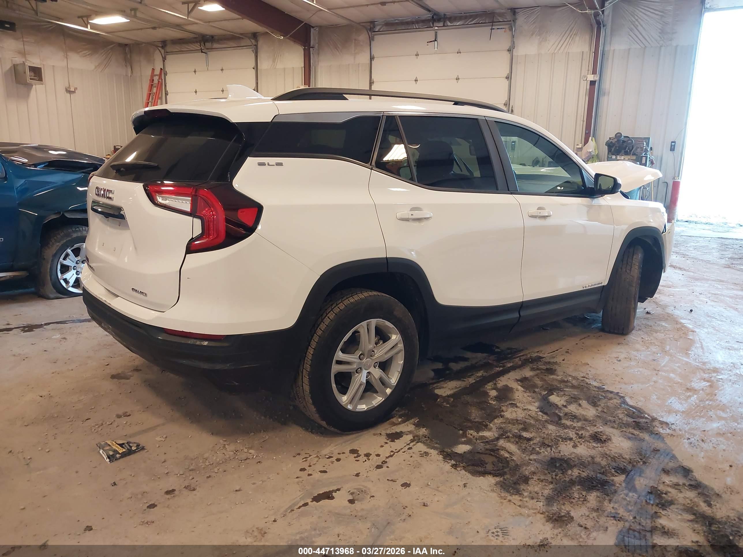 GMC TERRAIN image 4