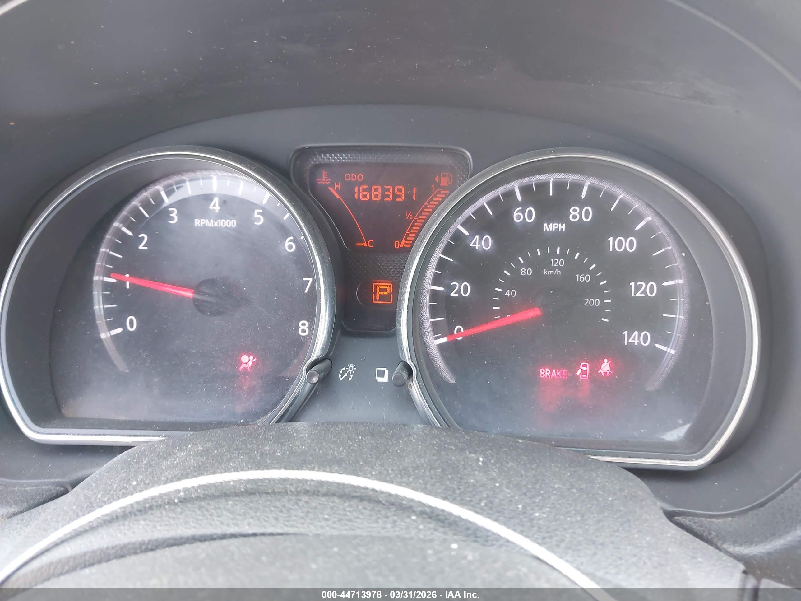 NISSAN VERSA image 7