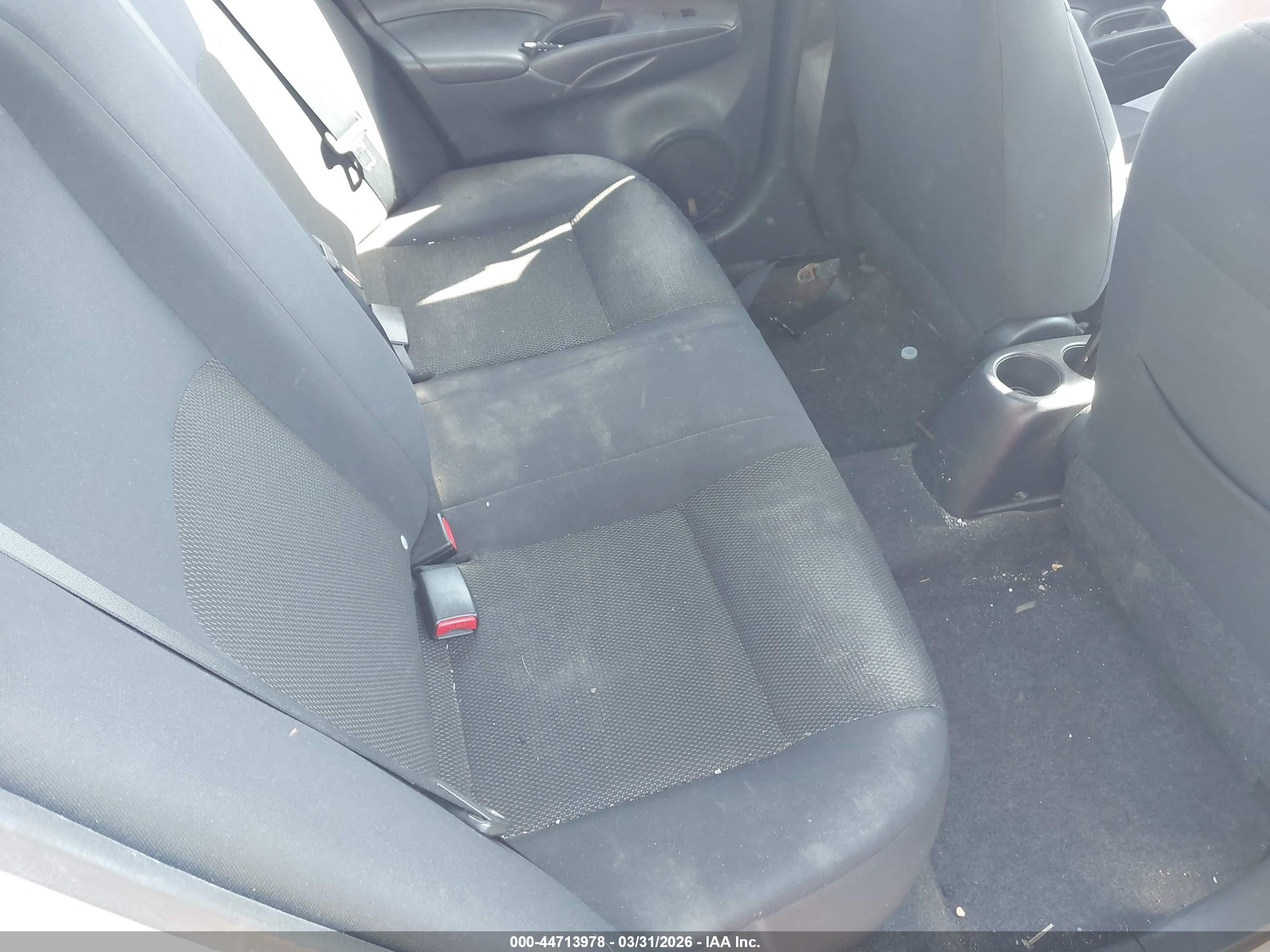 NISSAN VERSA image 8