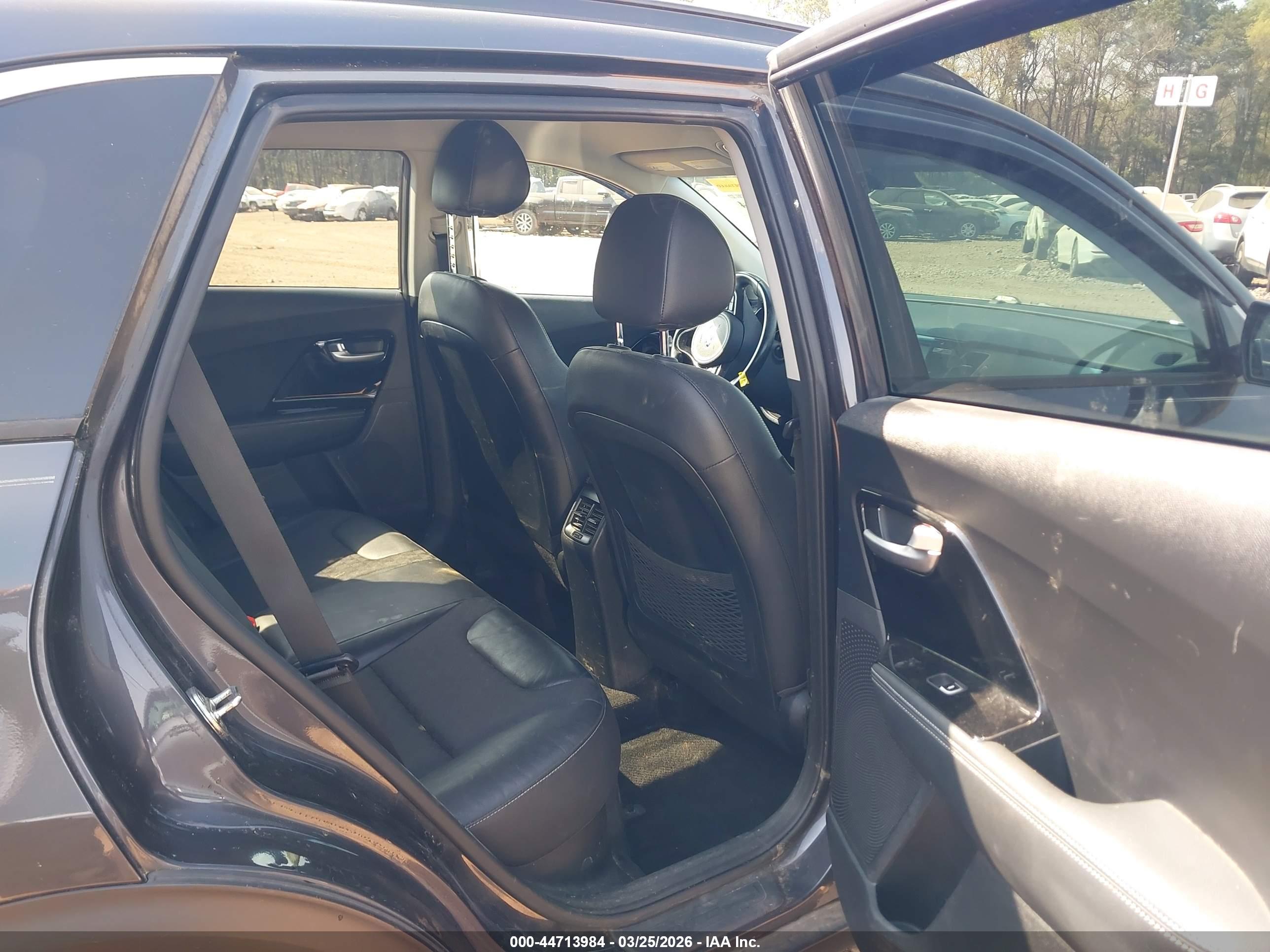 KIA NIRO image 8