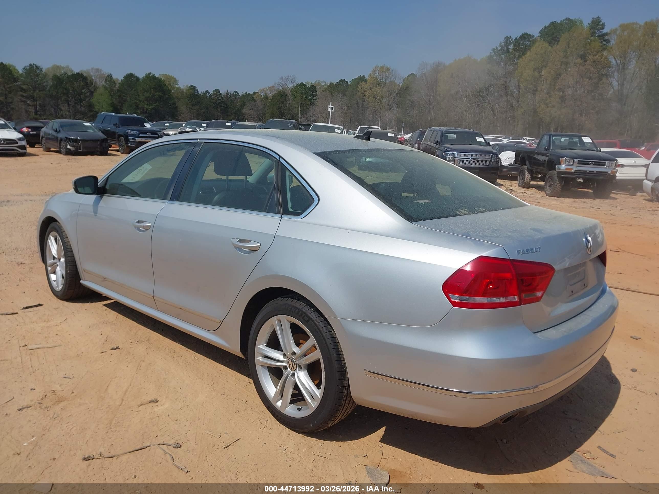 VOLKSWAGEN PASSAT image 3