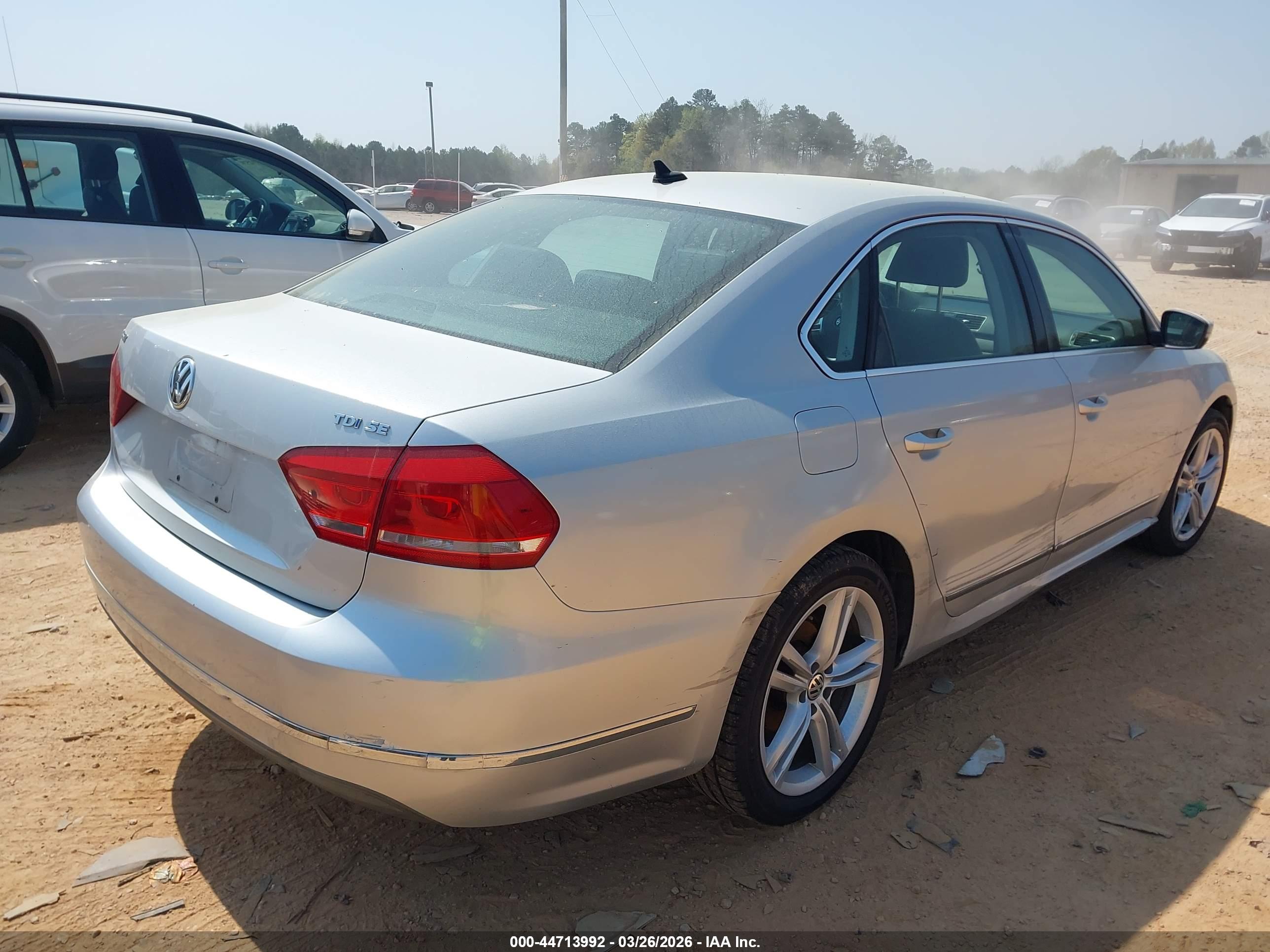 VOLKSWAGEN PASSAT image 4
