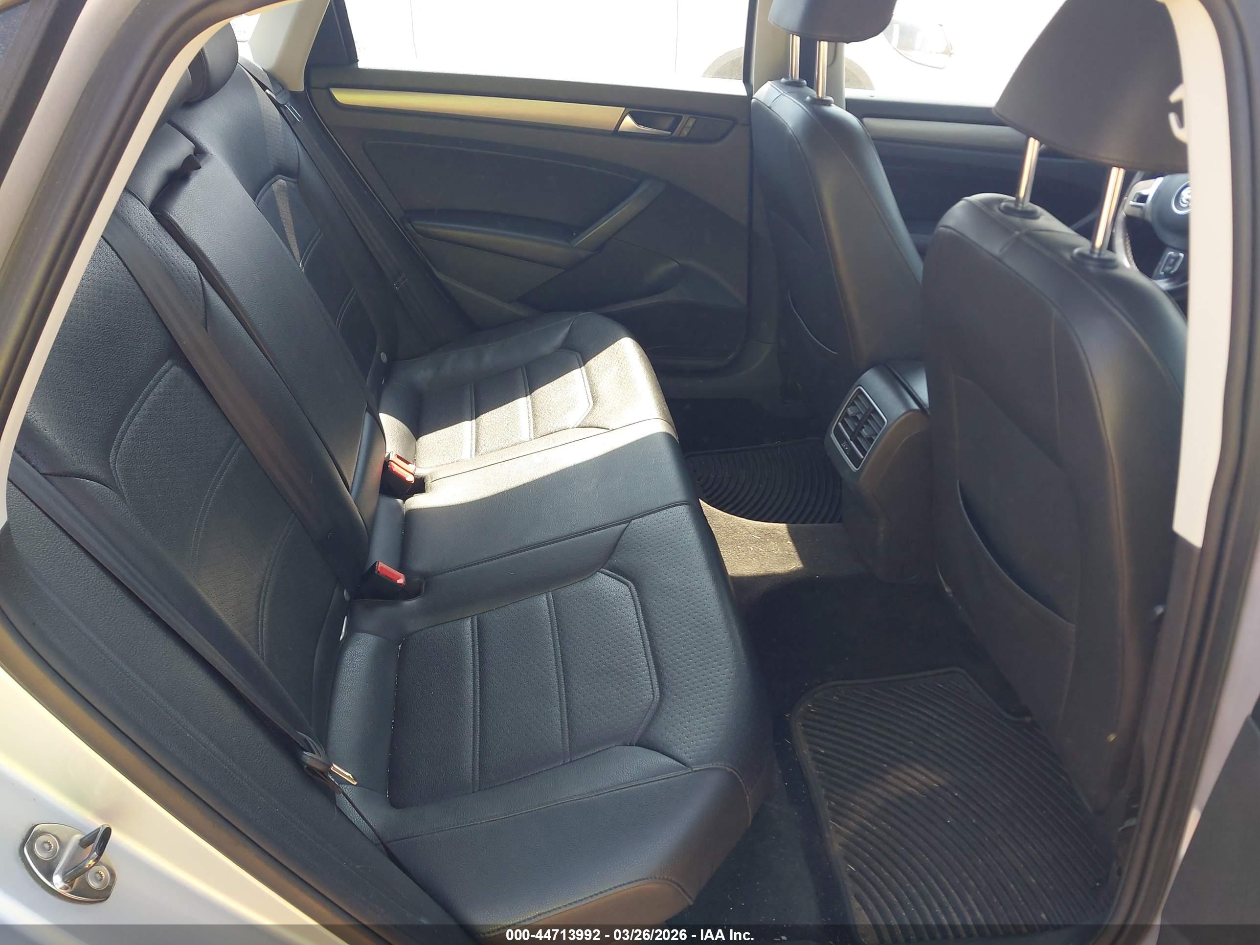 VOLKSWAGEN PASSAT image 8