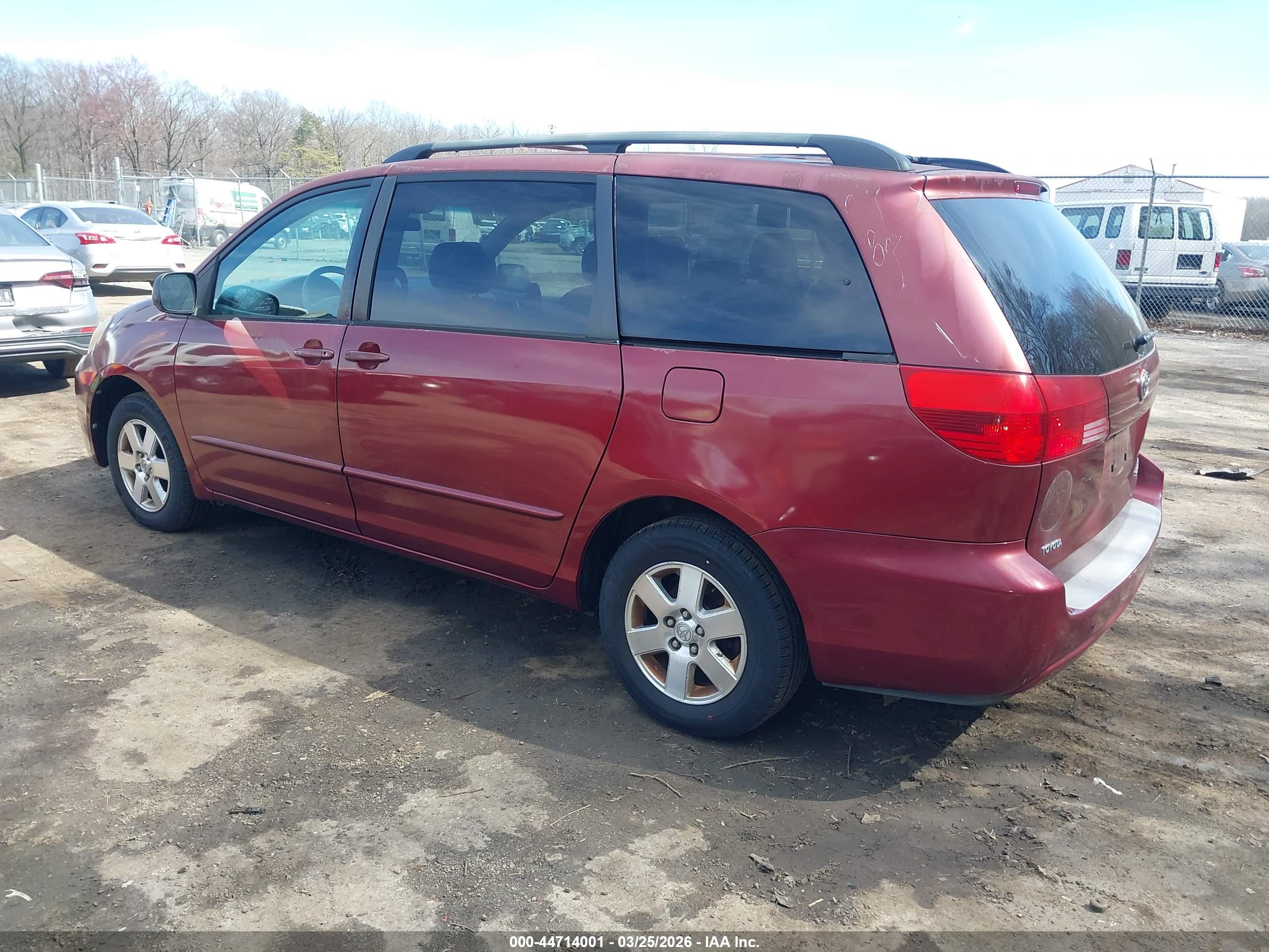 TOYOTA SIENNA image 3