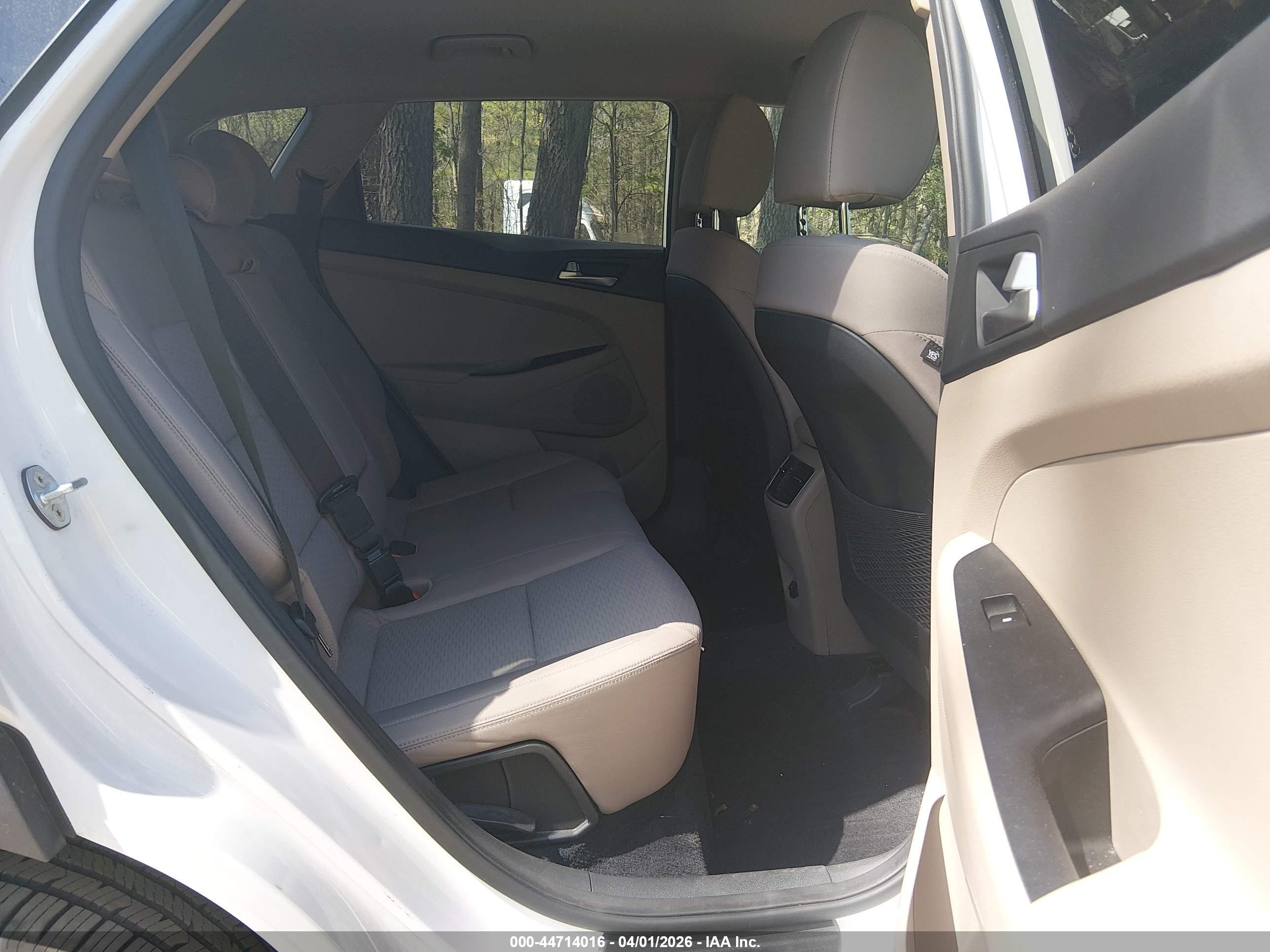 HYUNDAI TUCSON image 8