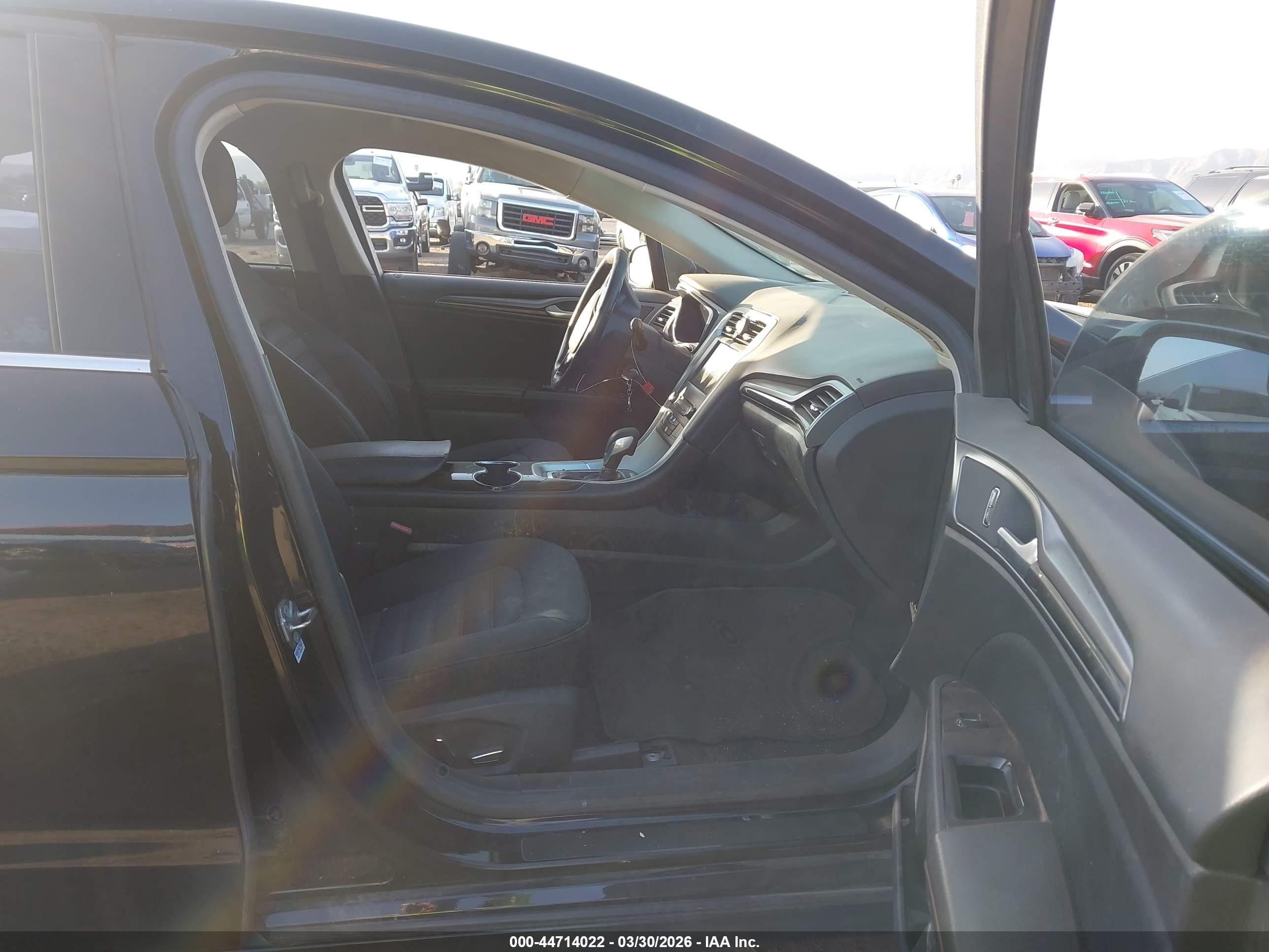FORD FUSION image 5