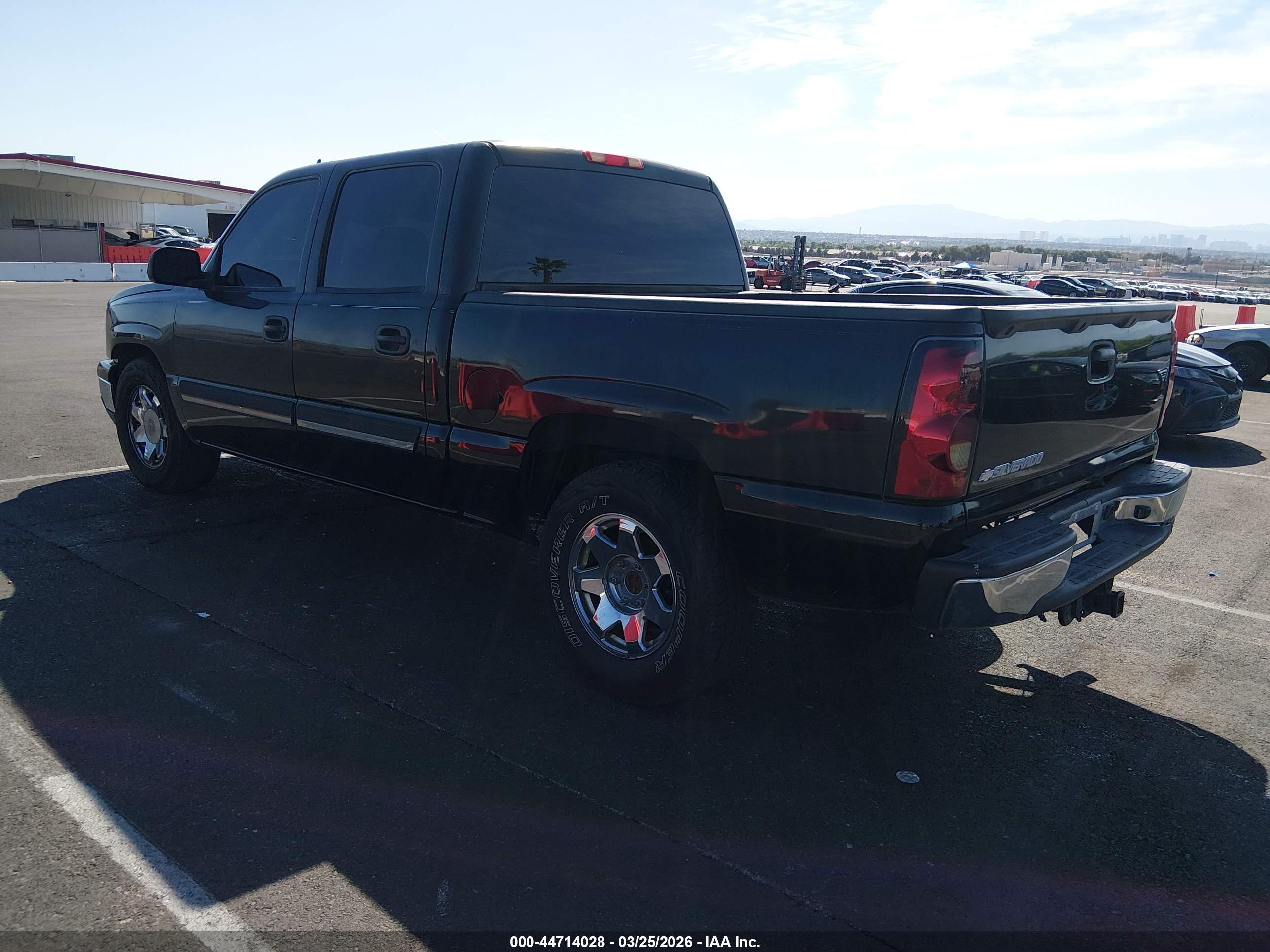 CHEVROLET SILVERADO image 3